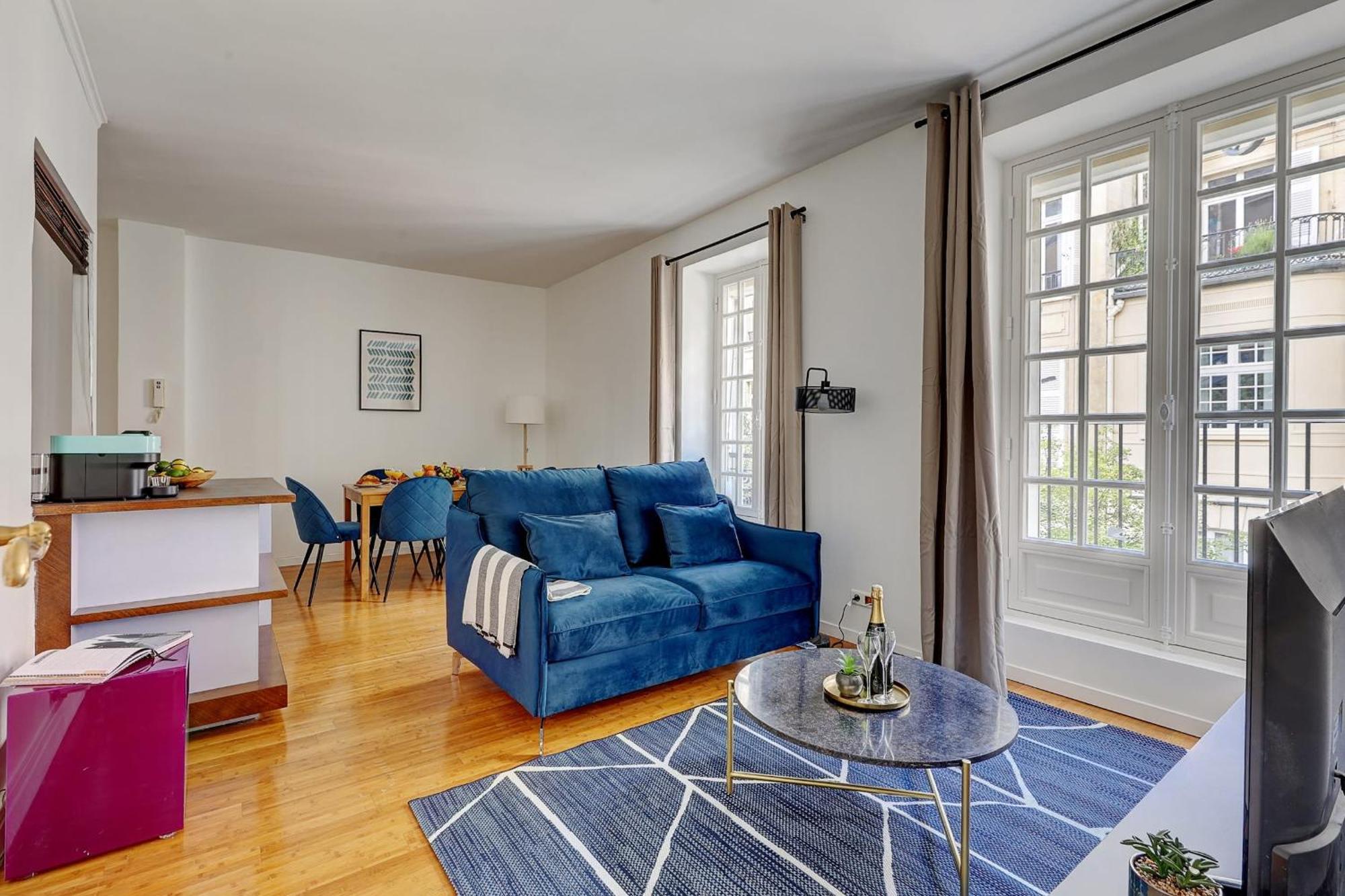 Champs-elysees - 2br With Balcony - Cityapartmentstay Apartment