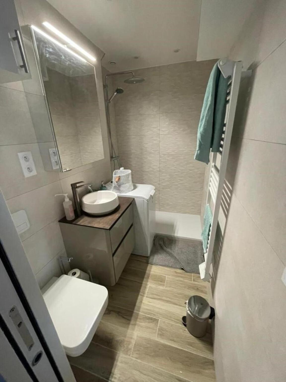 Apartment Buzelin 18eme Paris