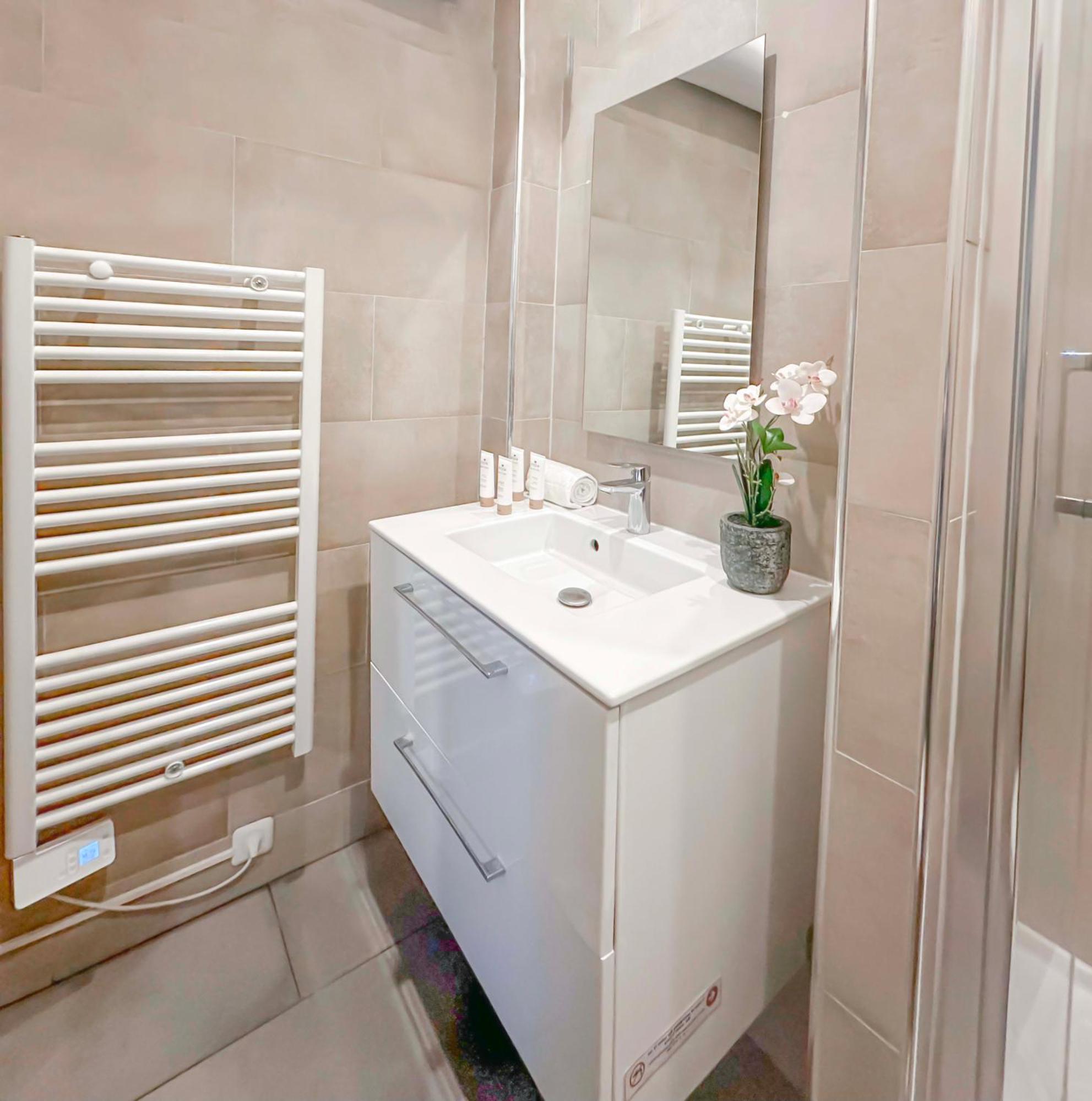 5498 - Lovely Nest In Olympic Games 2024 Apartment *