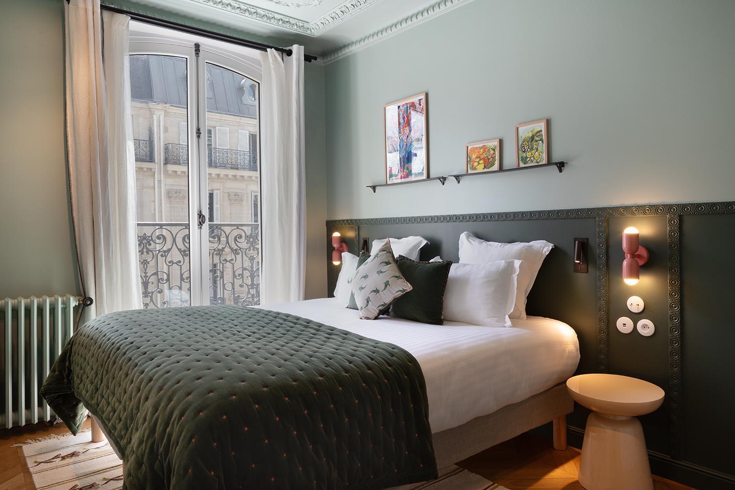 Collection Serviced In Opera - Rue Saint-lazare * Paris