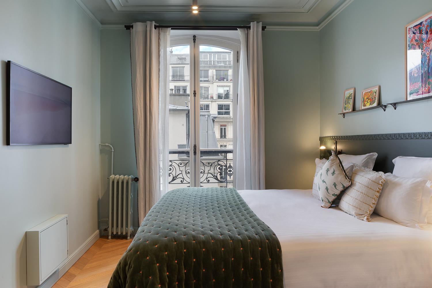 Collection Serviced In Opera - Rue Saint-lazare Paris