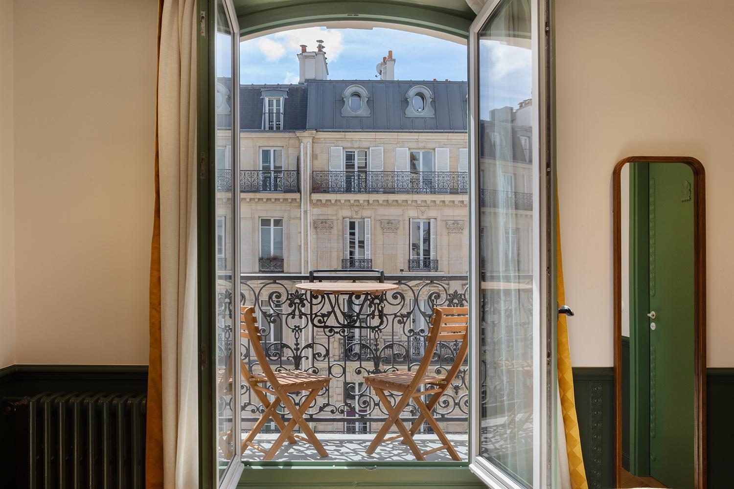 Collection Serviced In Opera - Rue Saint-lazare * Paris