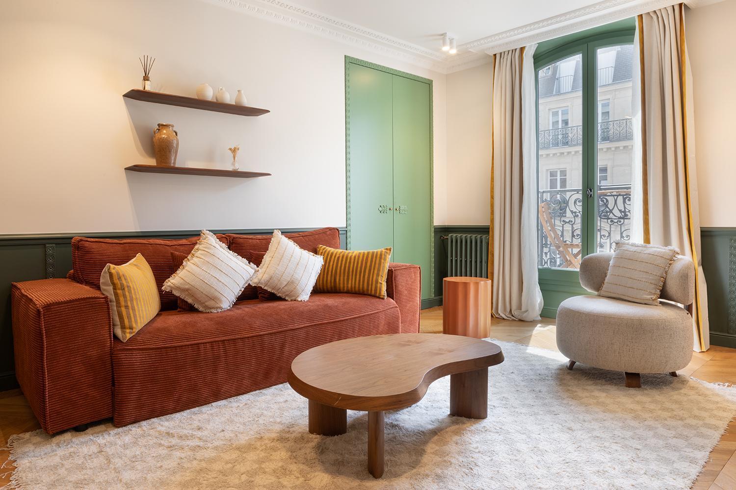 Collection Serviced In Opera - Rue Saint-lazare * Paris