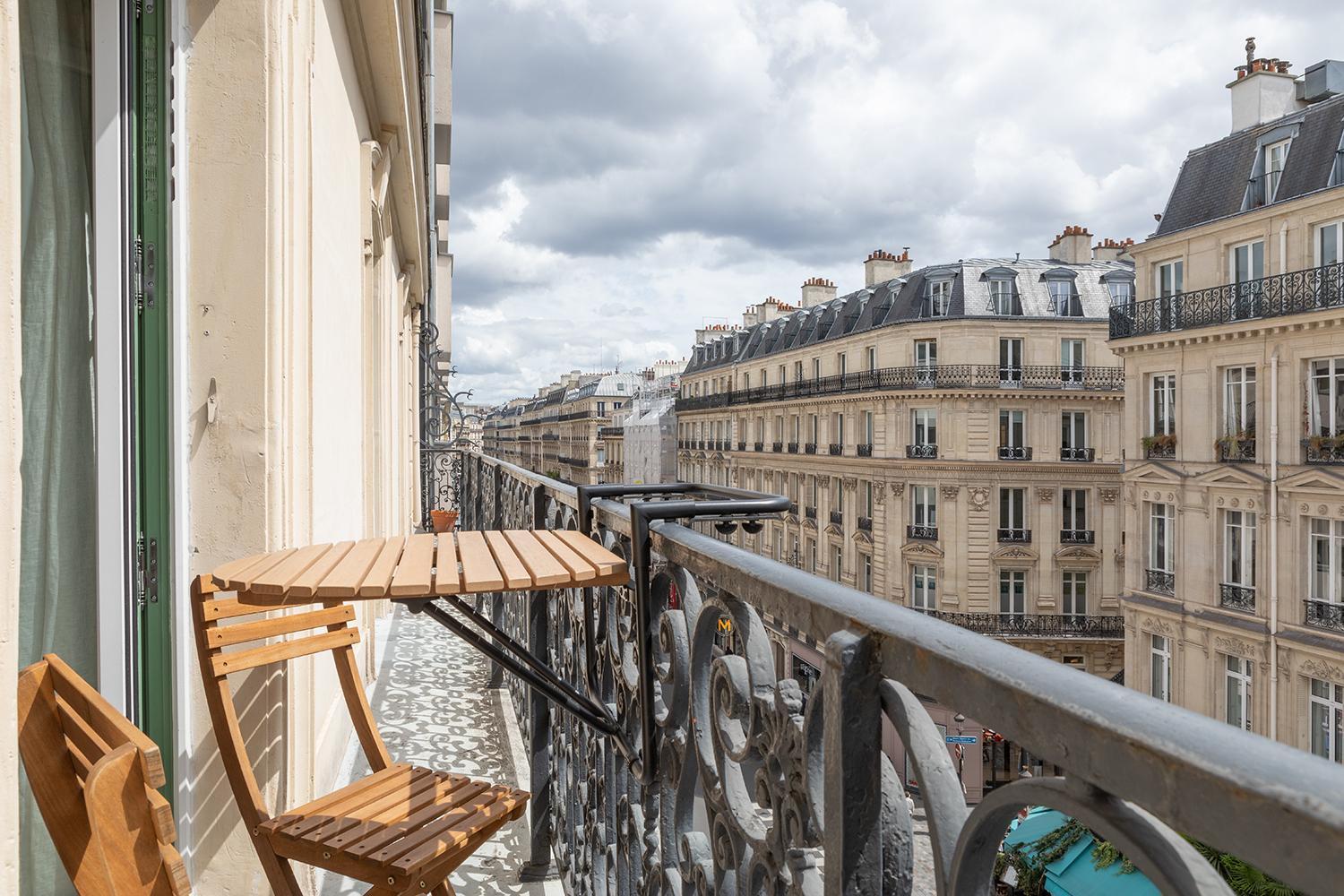 Collection Serviced In Opera - Rue Saint-lazare * Paris
