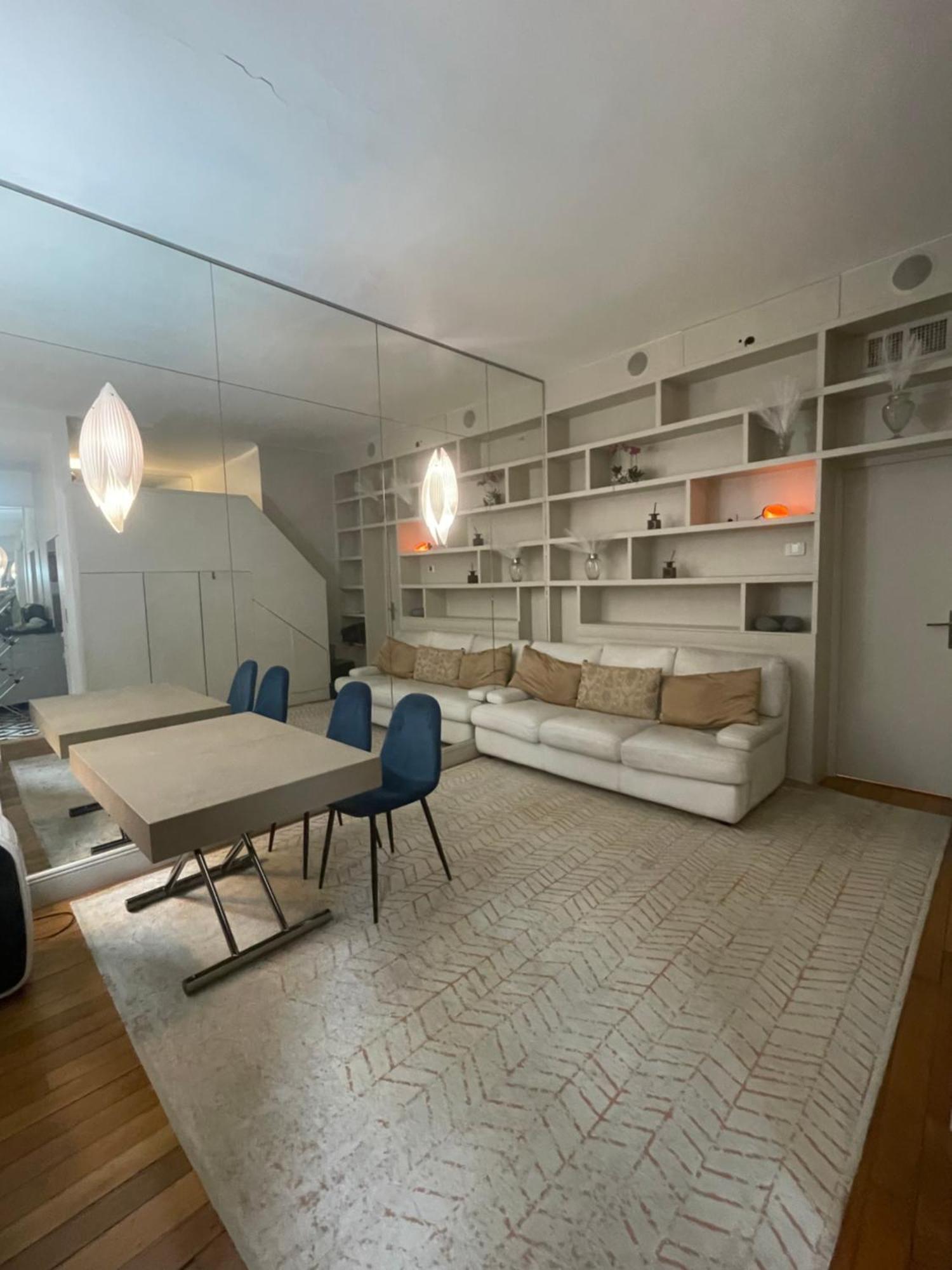 Appartement Elegant Avec Mezzanine Porte Des Ternes Paris