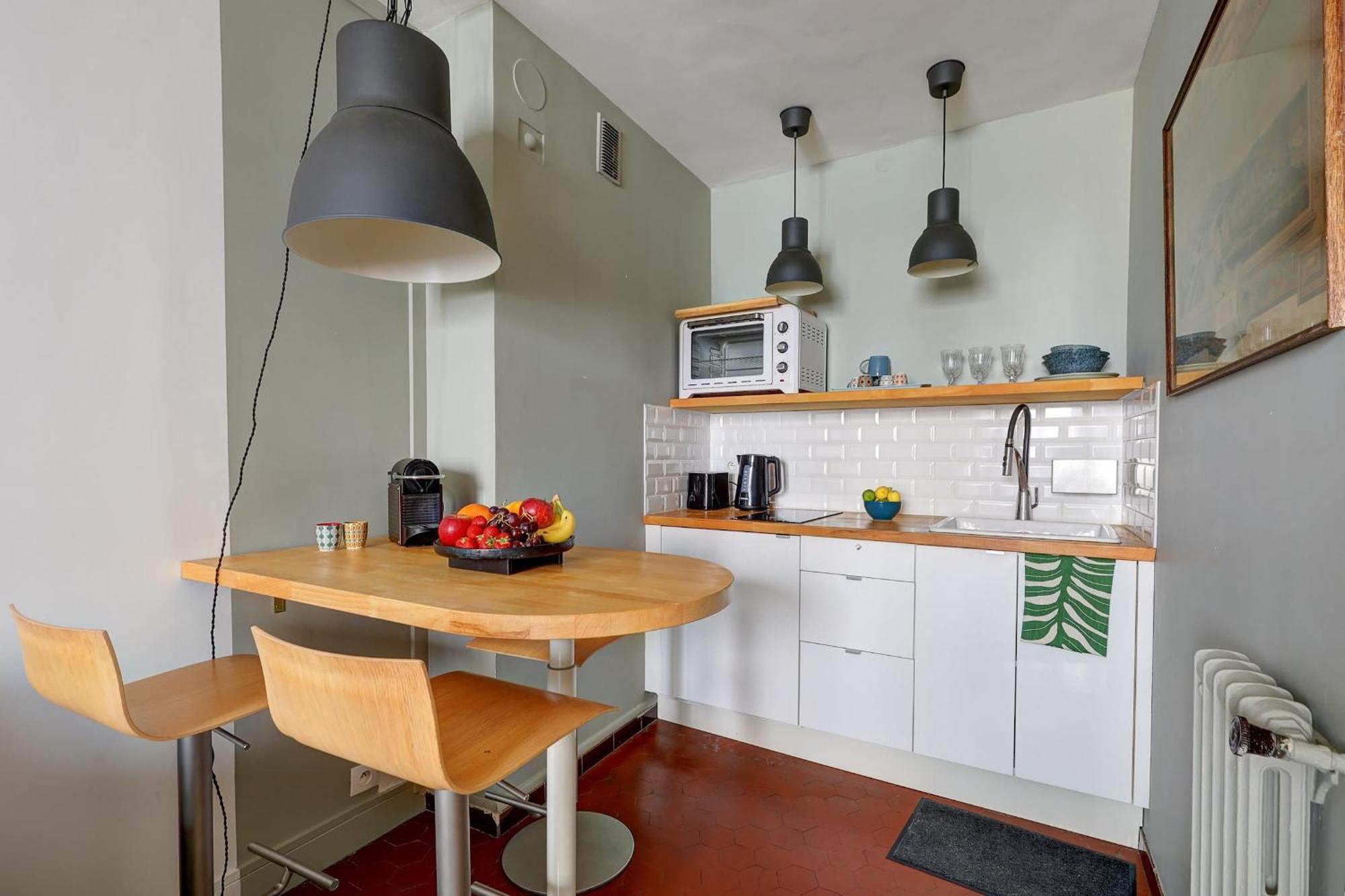 Notre Dame & La Seine With Balcony - Cityapartmentstay Apartment