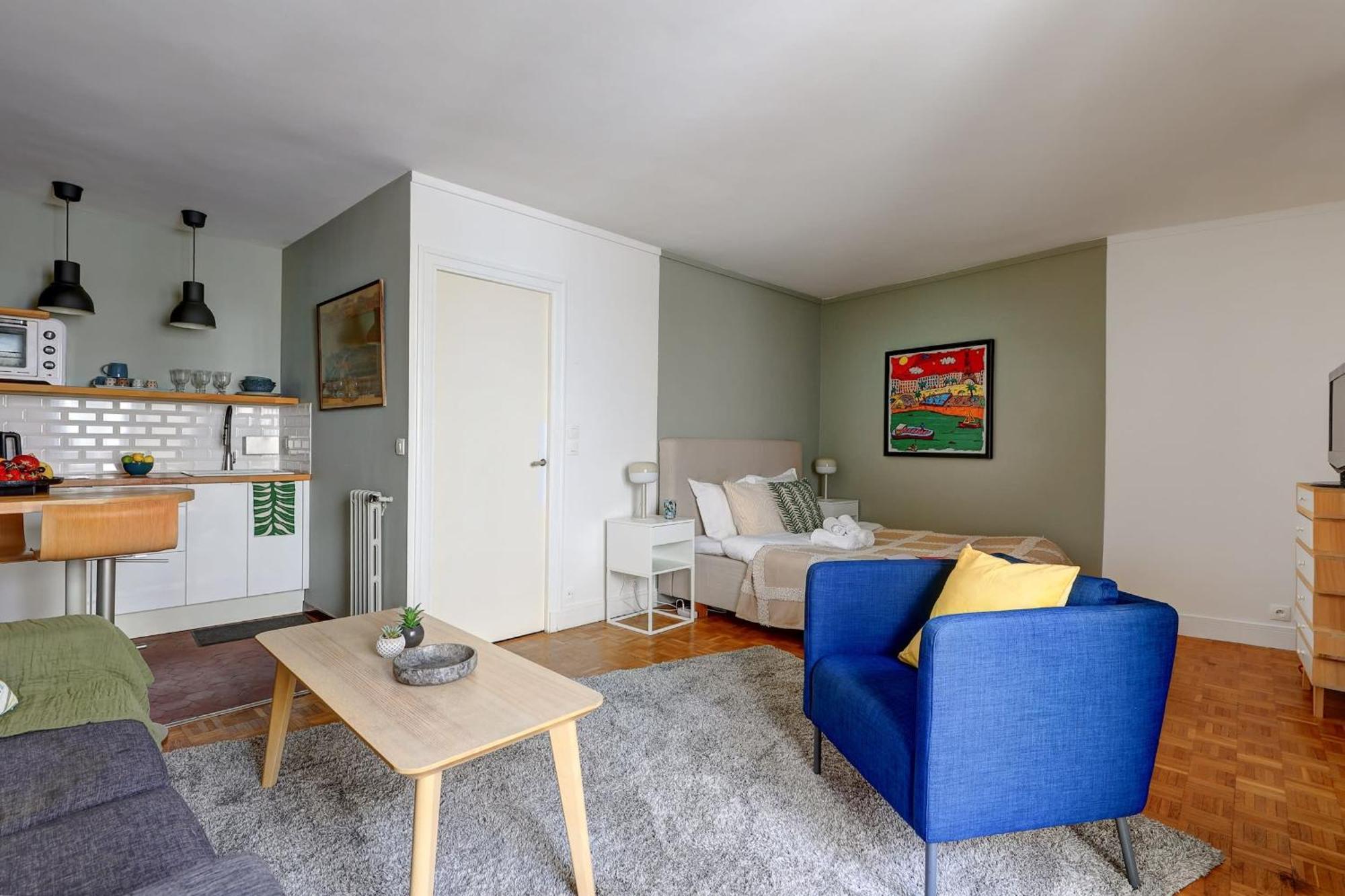 Notre Dame & La Seine With Balcony - Cityapartmentstay Paris