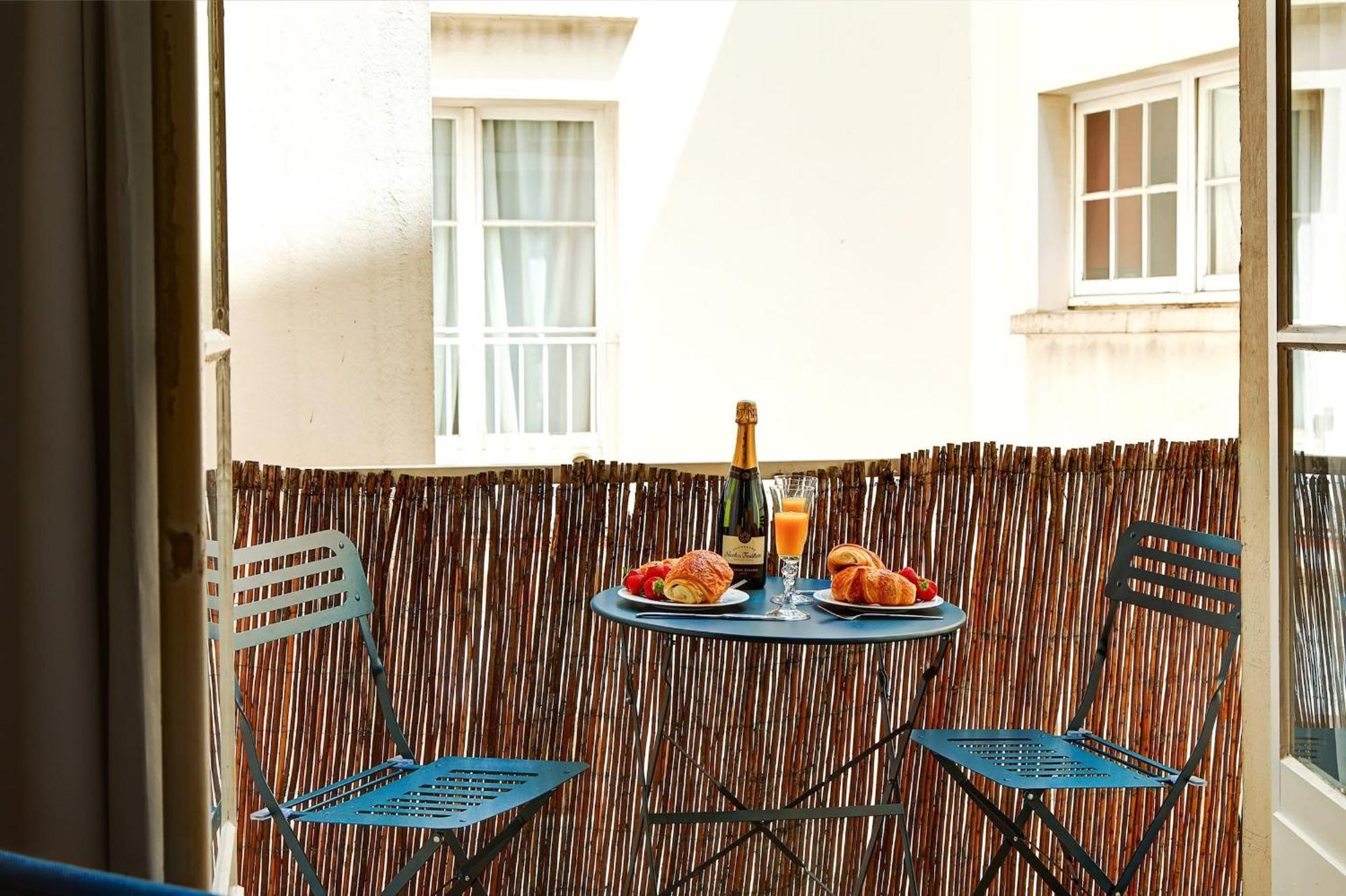 Notre Dame & La Seine With Balcony - Cityapartmentstay Apartment