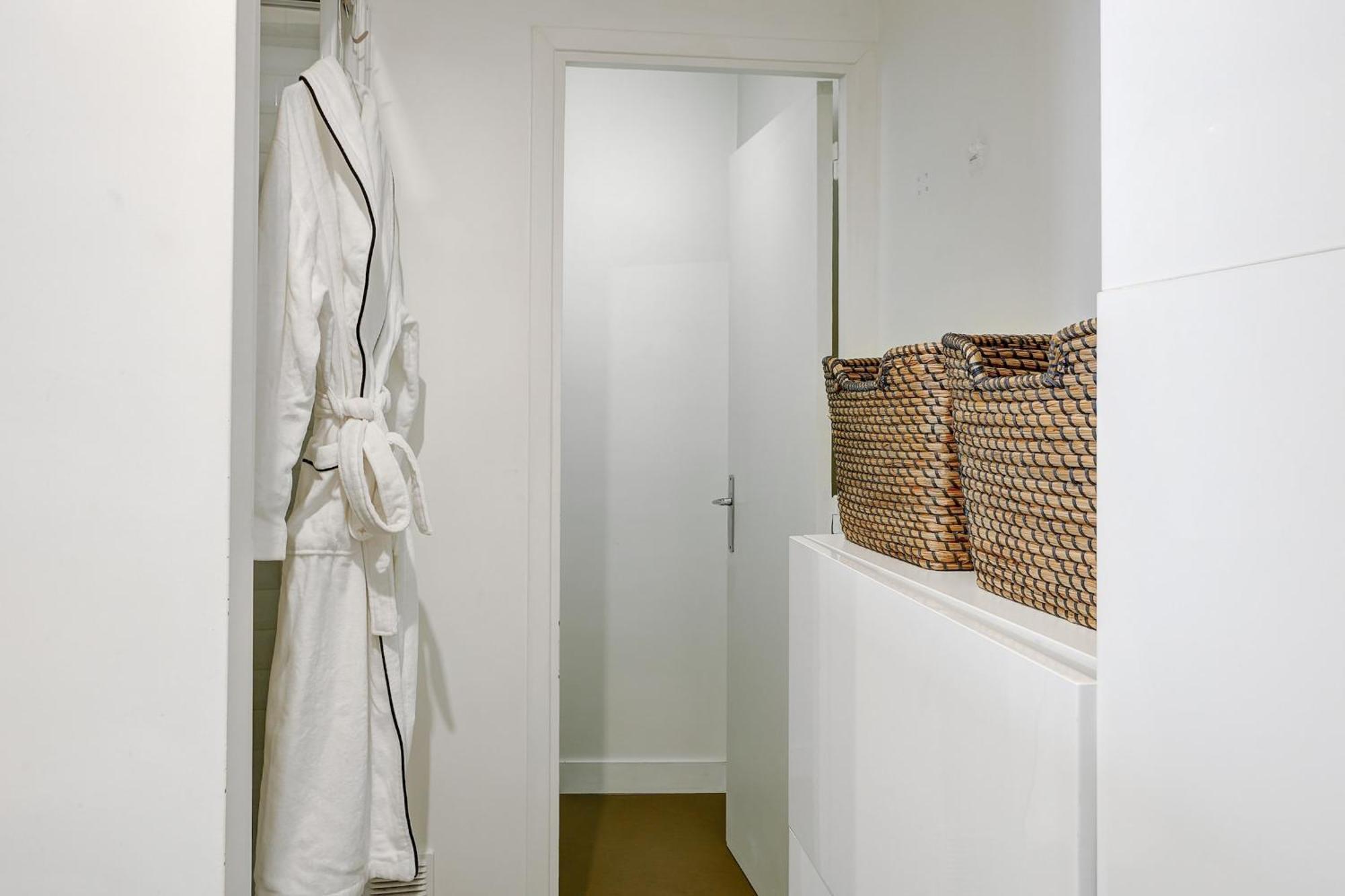 Apartment Notre Dame & La Seine With Balcony - Cityapartmentstay