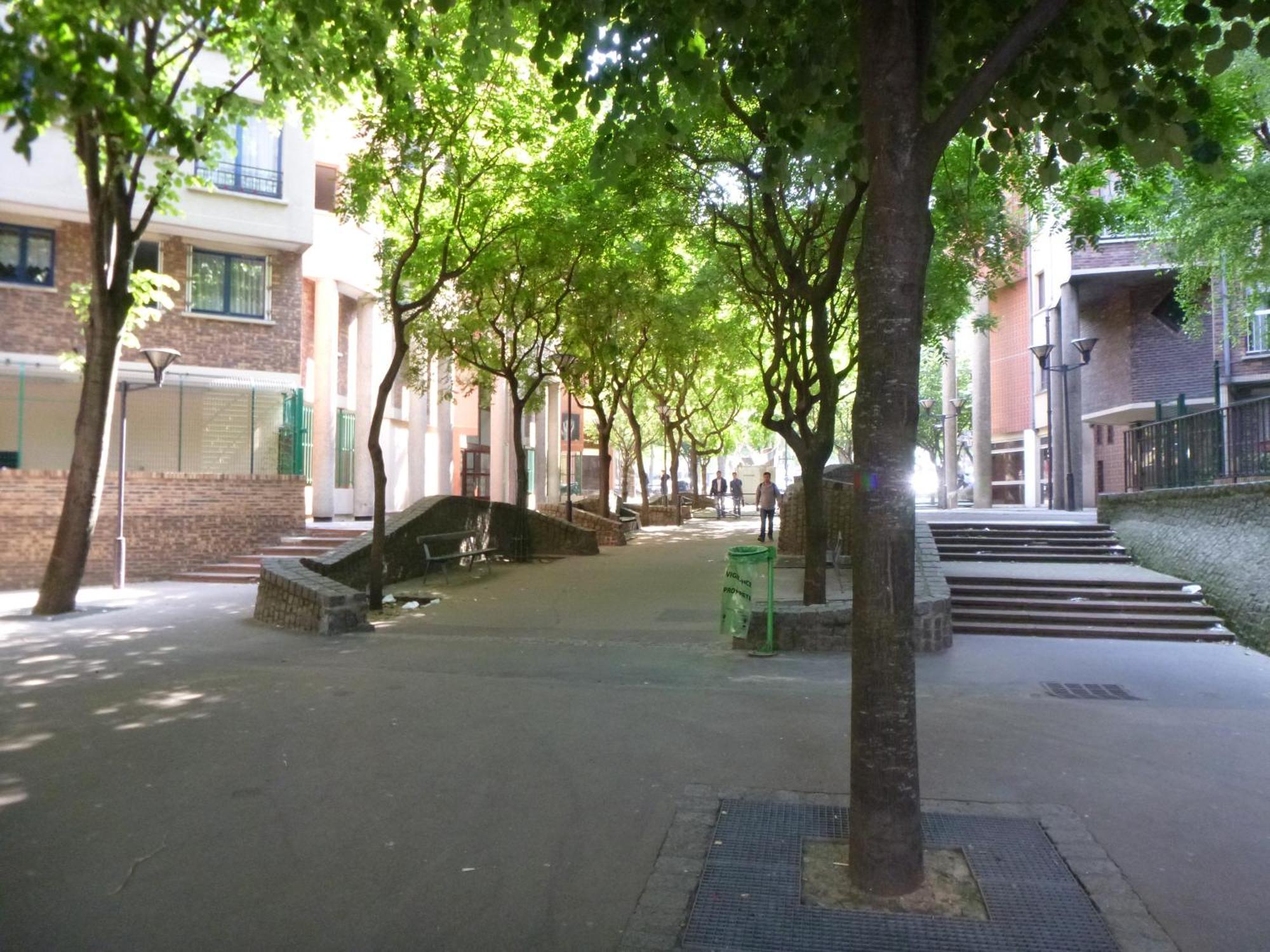 Familial - Canal St Martin Paris