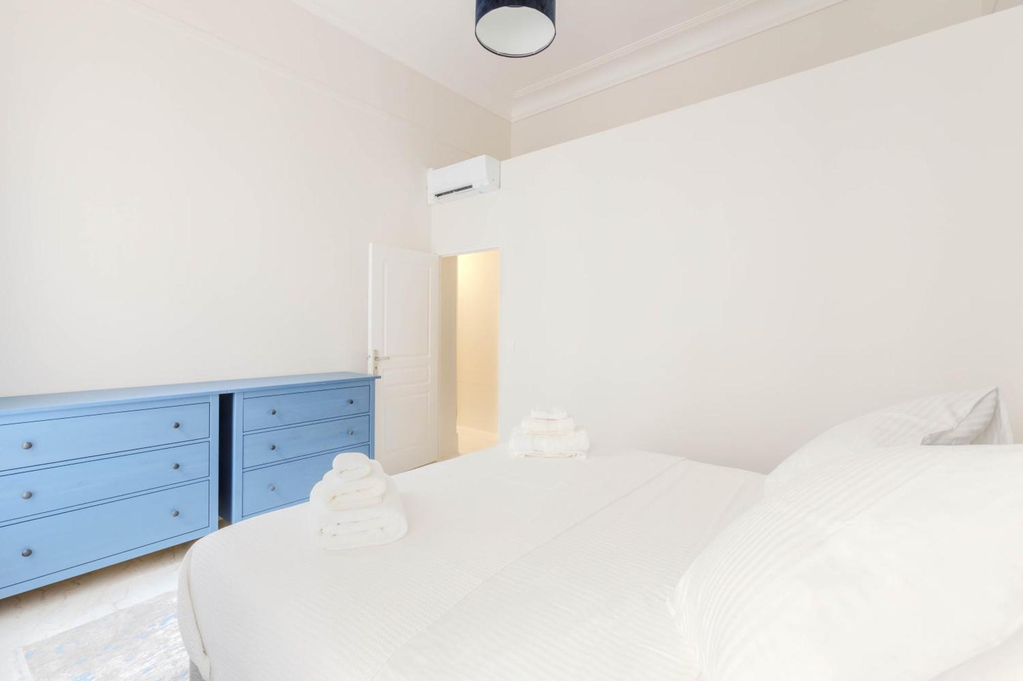 Caf Friedland Apartment Paris