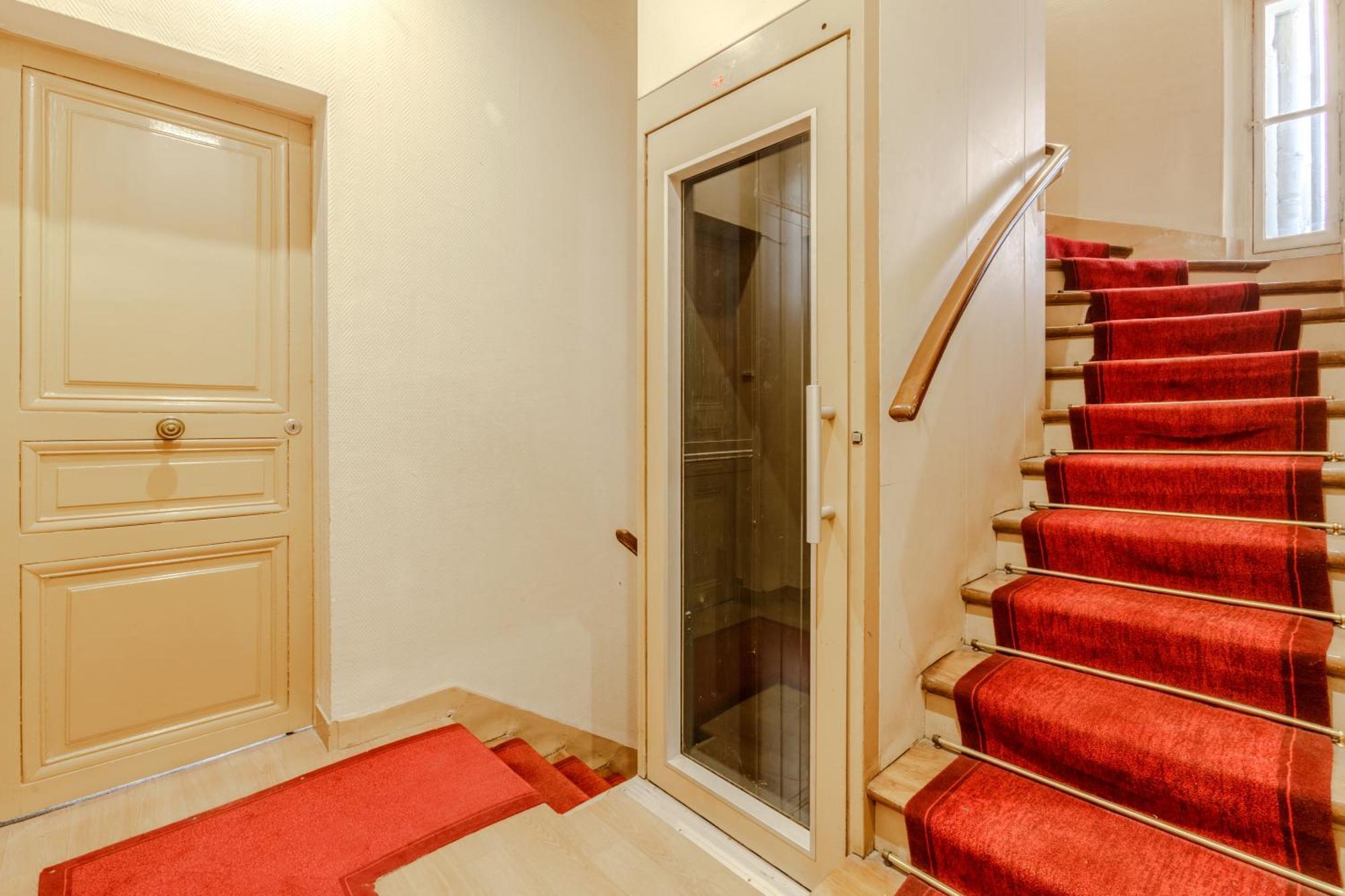 Apartment Caf Friedland Paris