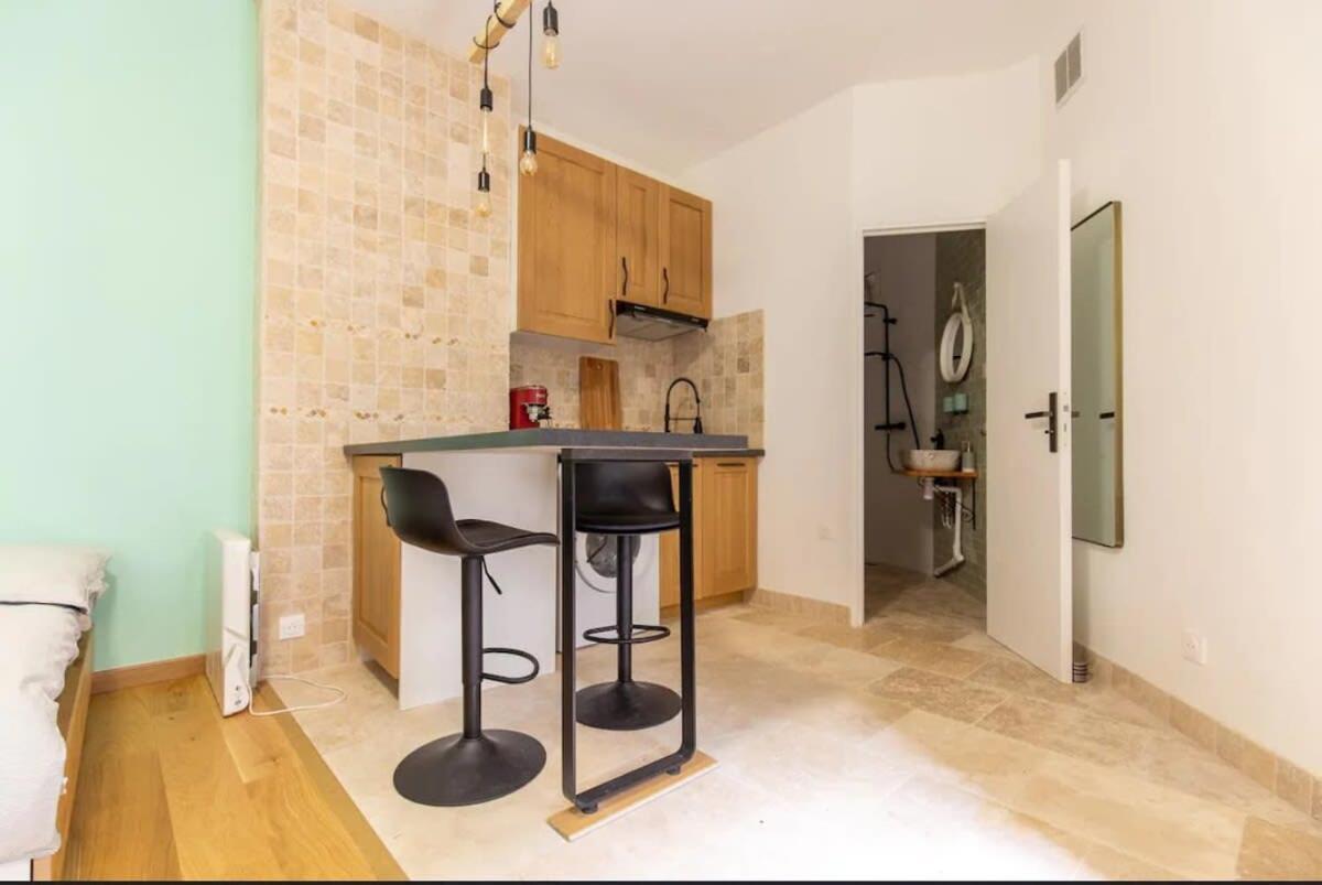 Cosy Full Heart Of Paris