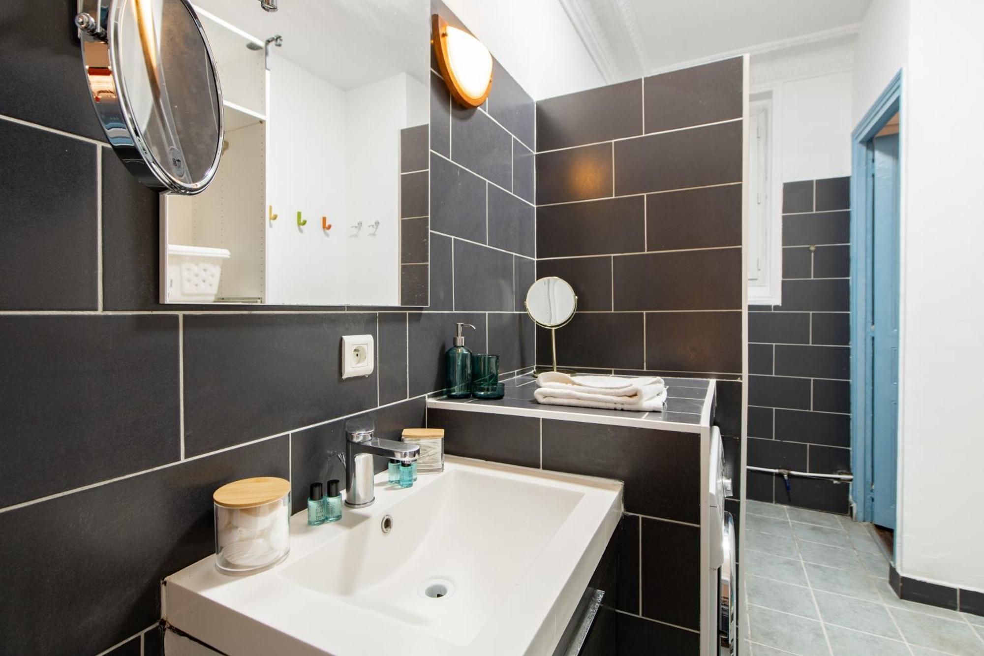 Stylish 2-bedroom Near The Famous Moulin Rouge