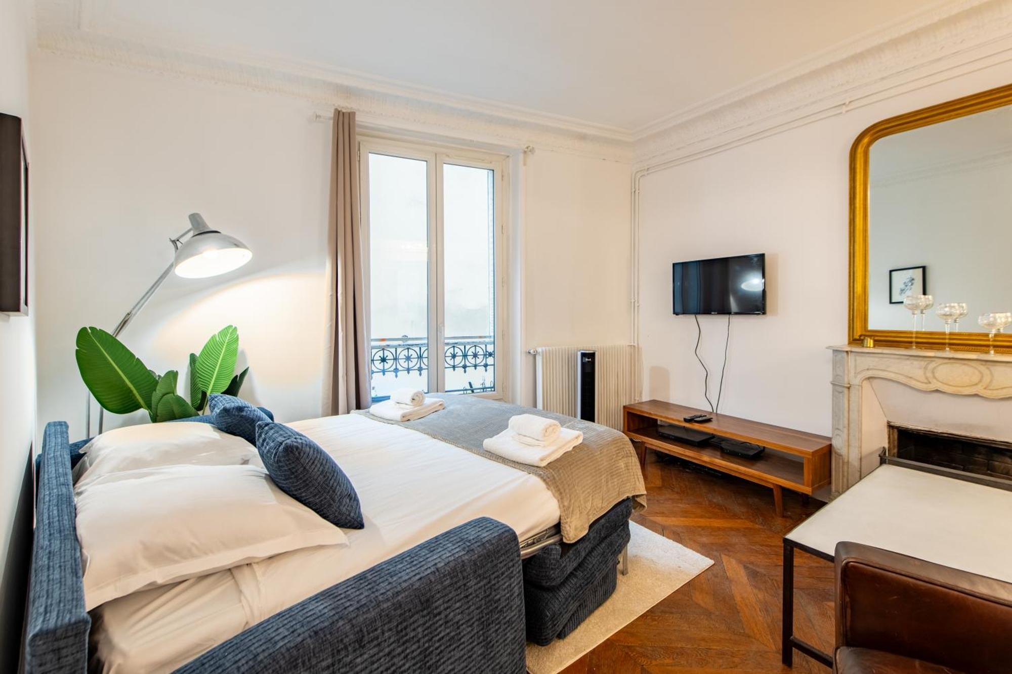 Stylish 2-bedroom Near The Famous Moulin Rouge * Paris
