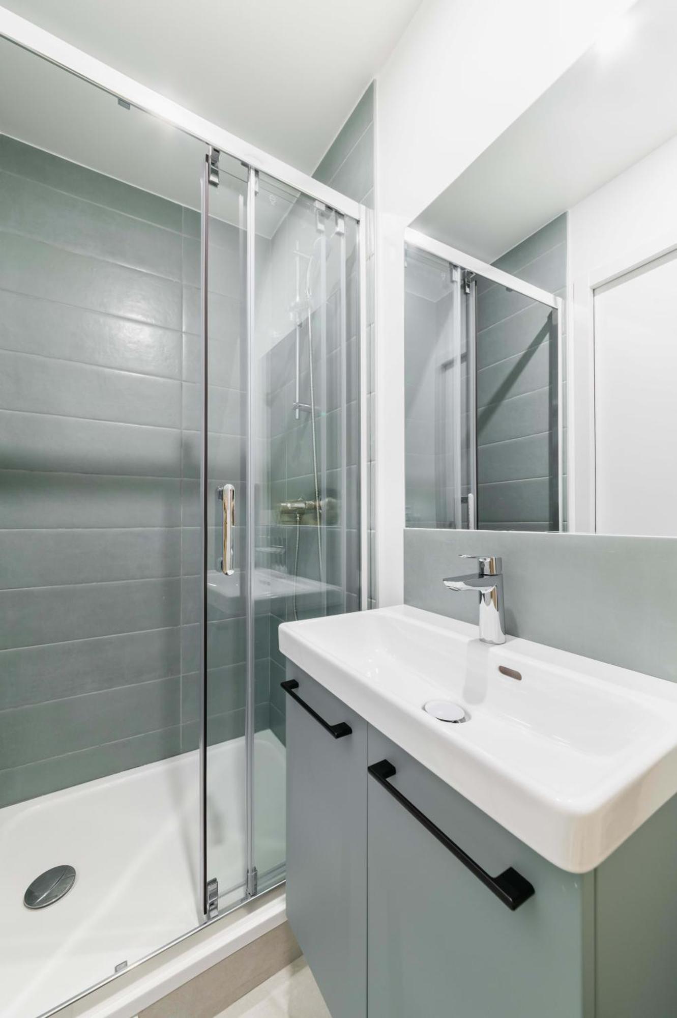 2 Pieces Refait A Neuf Dernier Etage - 19 - 4p - Flat-guest * Paris