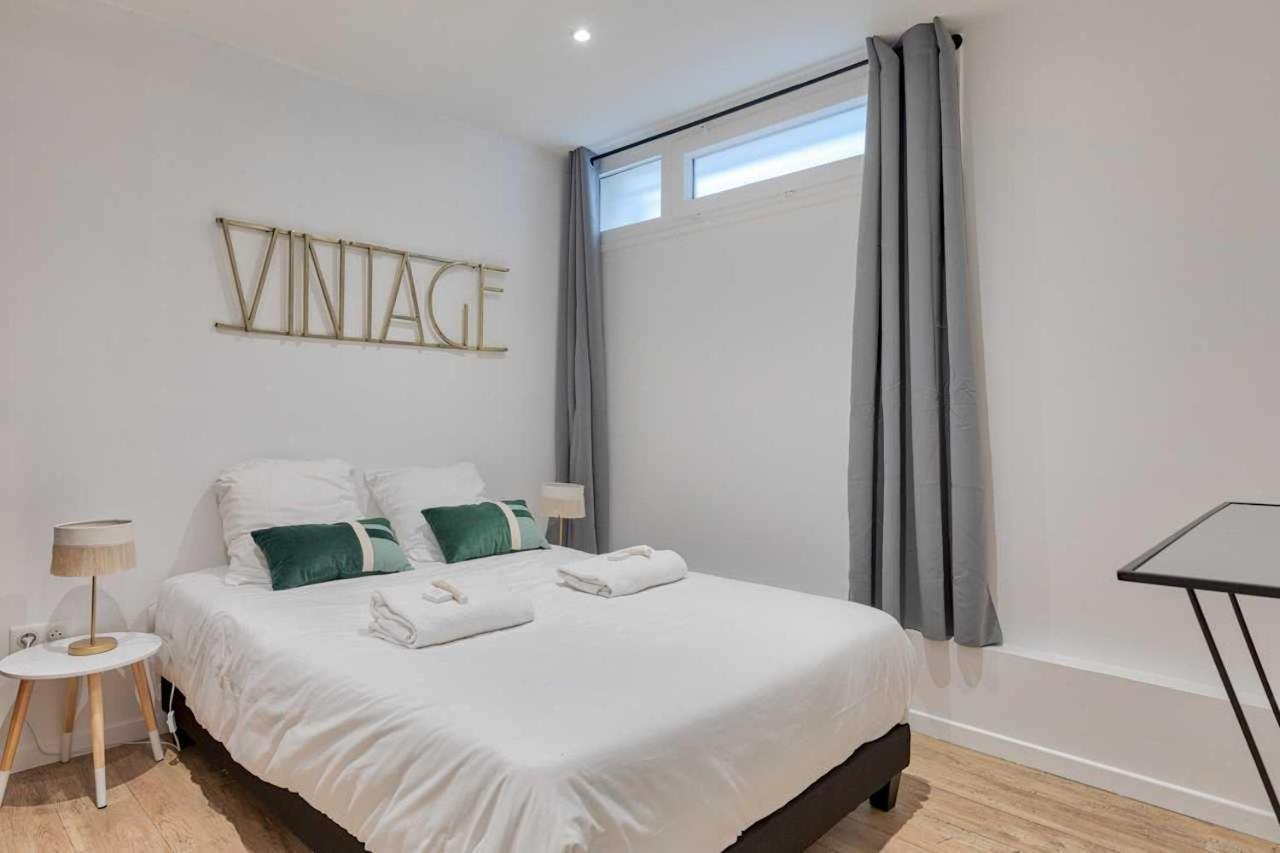Apartment By Buttes Chaumont Park Parisian Freshness 12