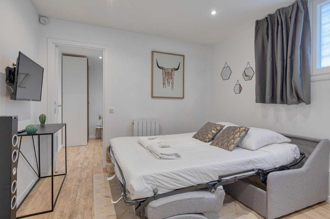 By Buttes Chaumont Park Parisian Freshness 12 Apartment Paris