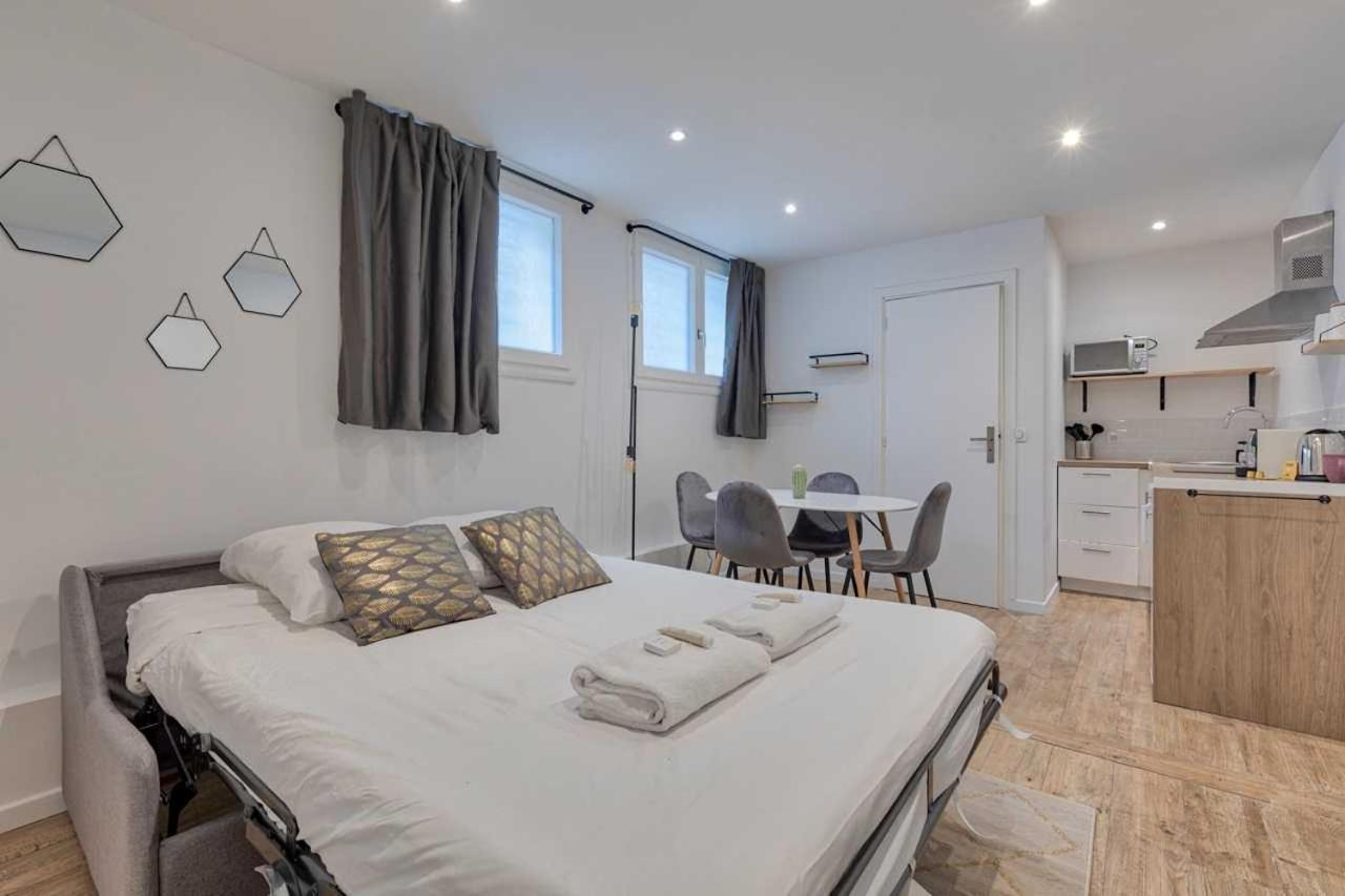 By Buttes Chaumont Park Parisian Freshness 12 Apartment Paris