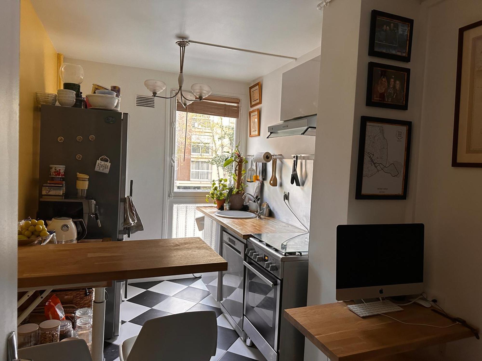 Spicy And Play In The Heart Of Apartment