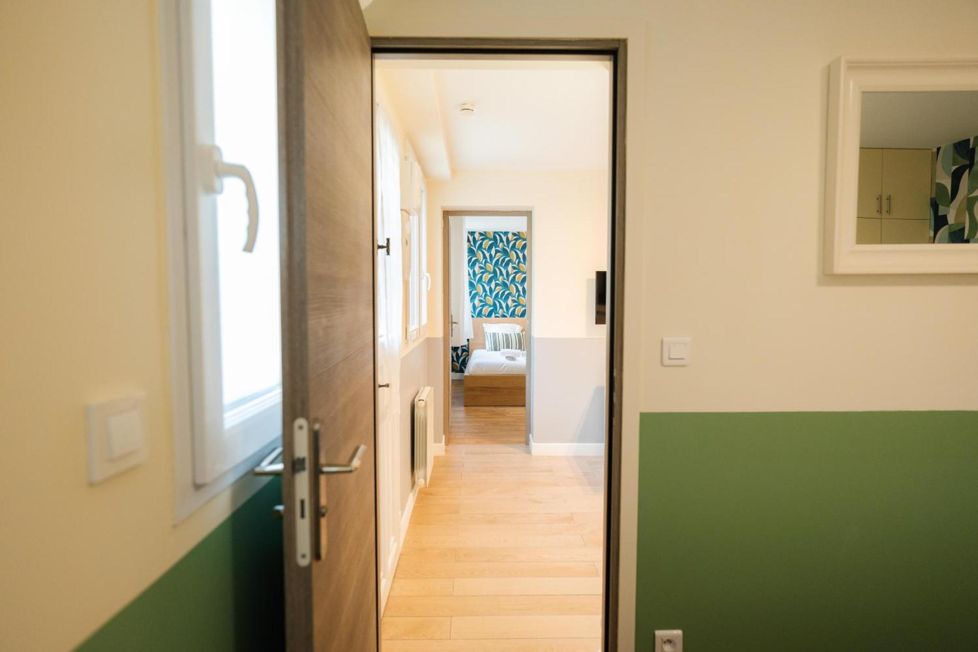 Apartment Stunning Modern Red Near Bastille-marais *