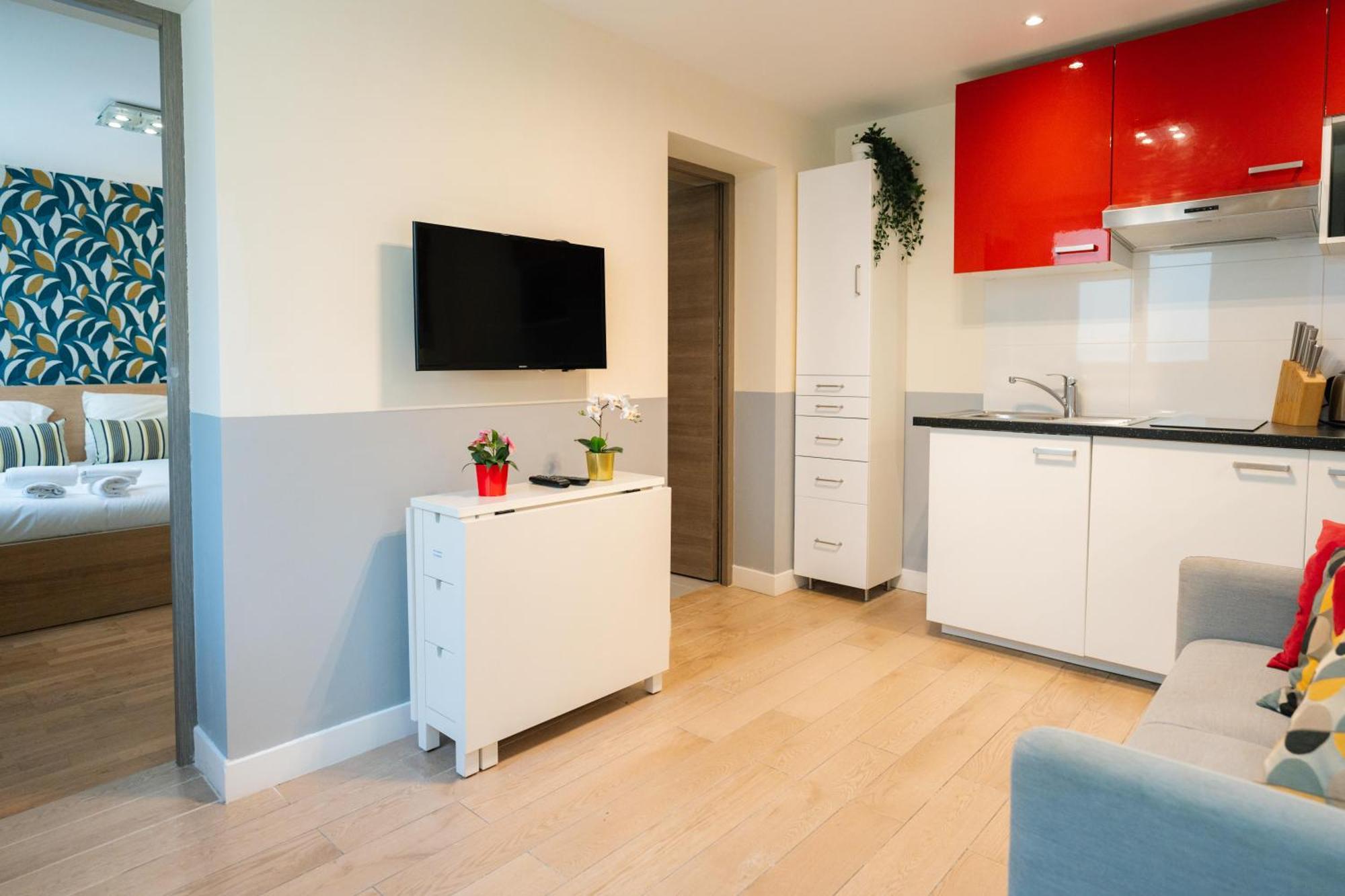 Apartment Stunning Modern Red Near Bastille-marais Paris