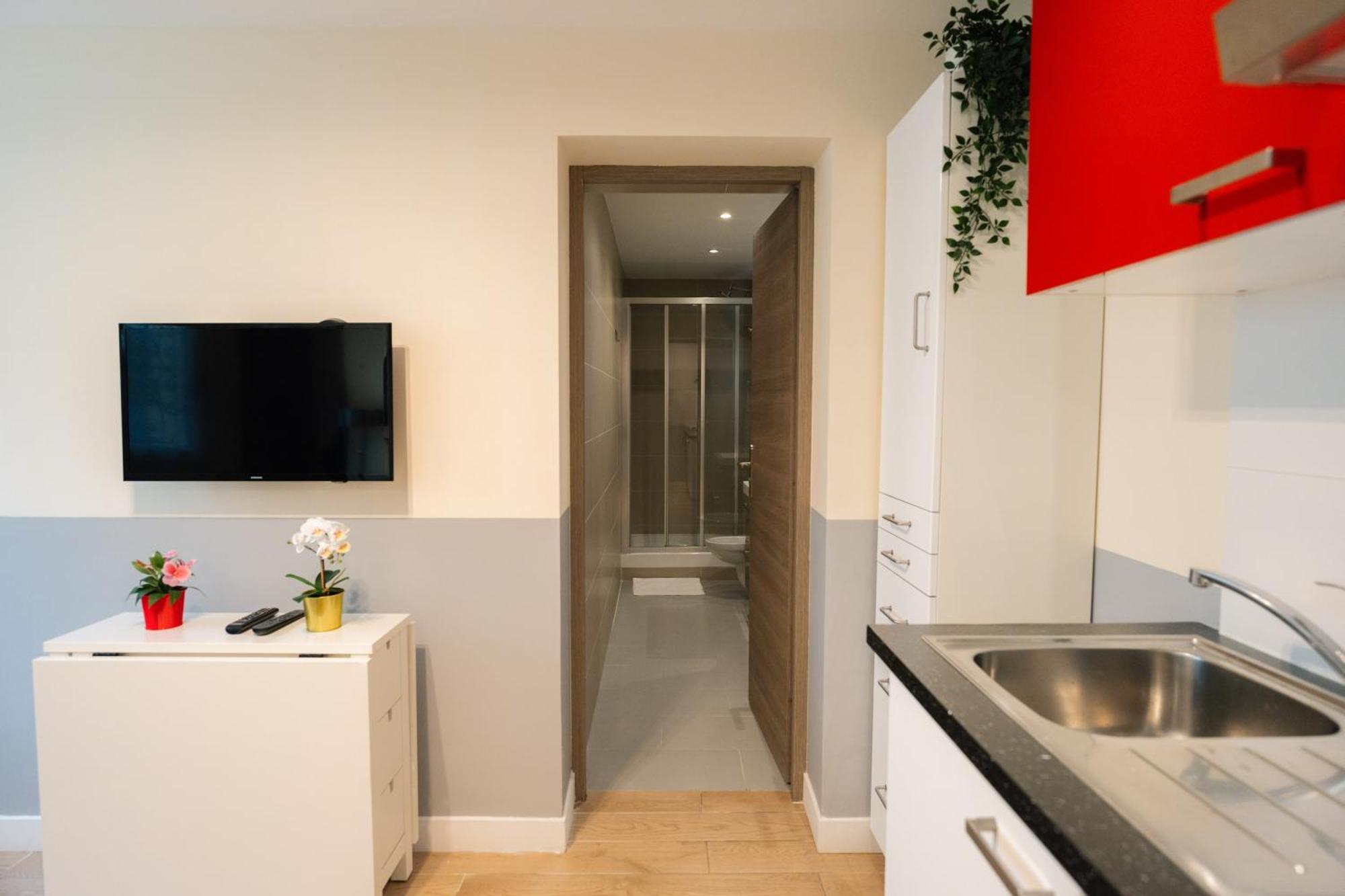 Stunning Modern Red Near Bastille-marais *