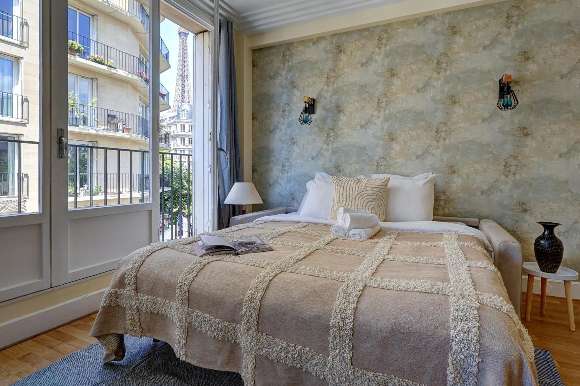Apartment Tower 1br Cozy Paris