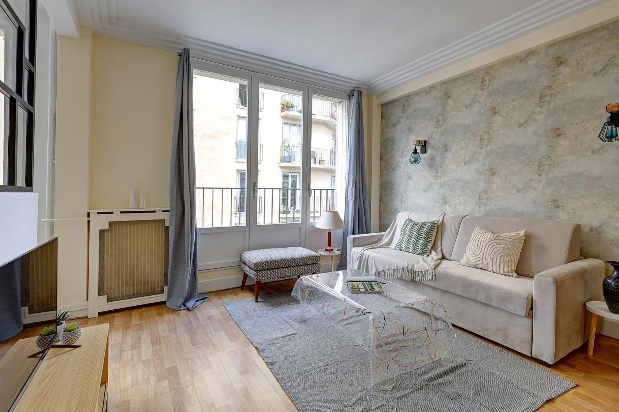 Apartment Tower 1br Cozy Paris