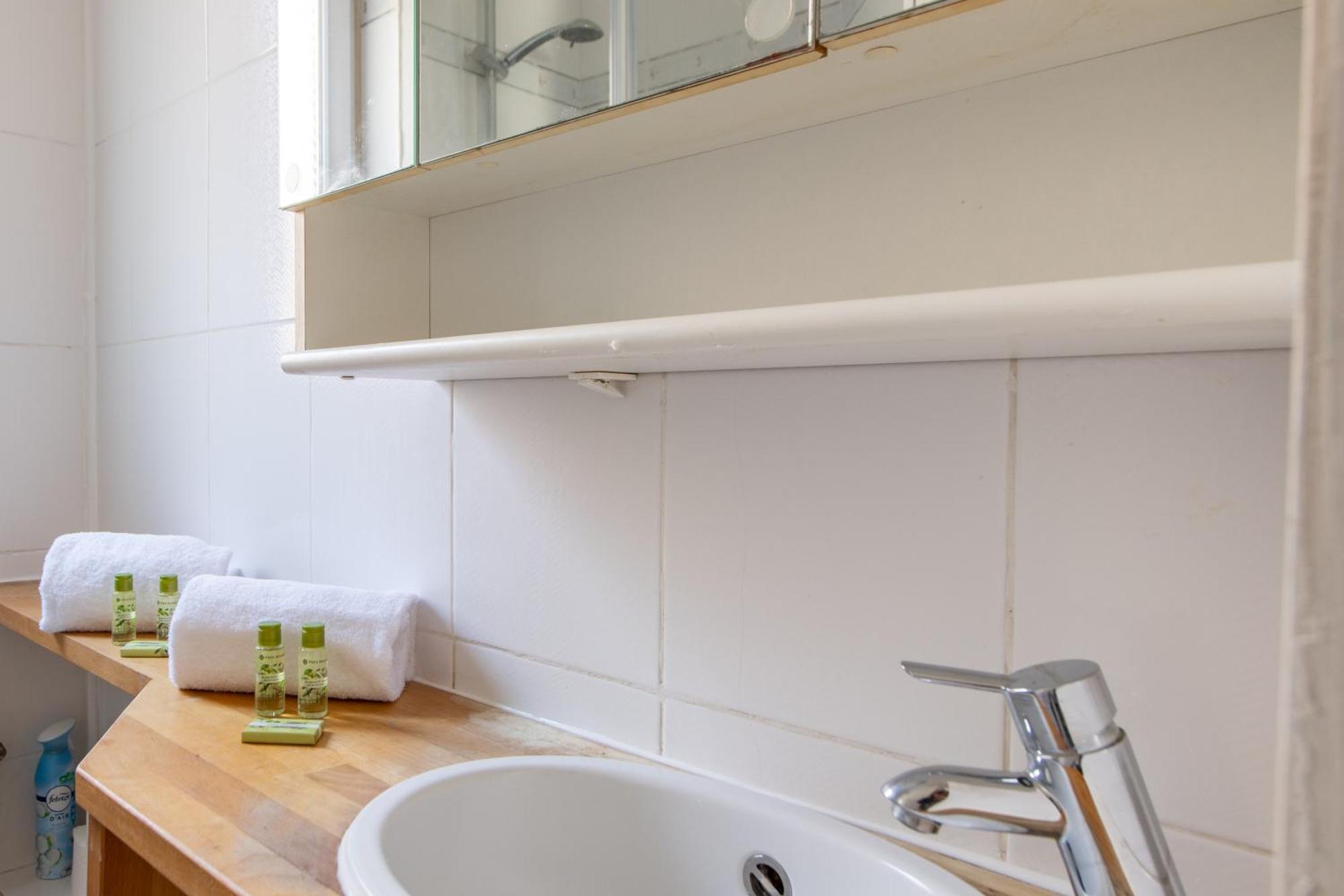 1 Bedroom Ideally Located Only 1 Minute To The Metro In Montmartre Neighbourhood Apartment