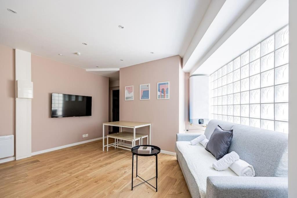 Charme Parisien 6 Personnes, 2 Chambres, 19eme Apartment Paris