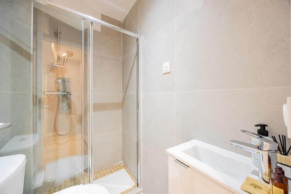 Apartment Charme Parisien 6 Personnes, 2 Chambres, 19eme Paris