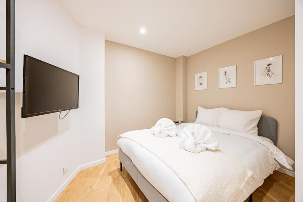 Charme Parisien 6 Personnes, 2 Chambres, 19eme Apartment *