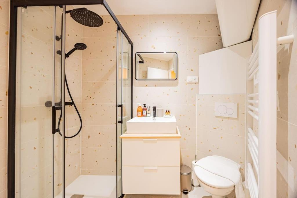 Apartment Charme Parisien 6 Personnes, 2 Chambres, 19eme *