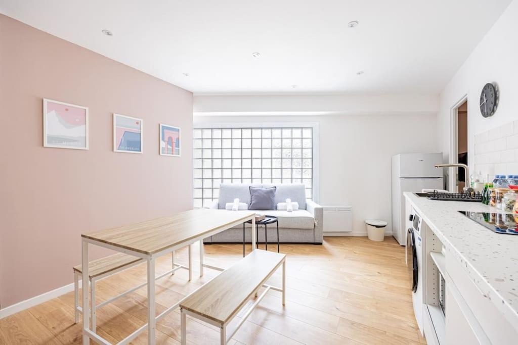 Apartment Charme Parisien 6 Personnes, 2 Chambres, 19eme Paris