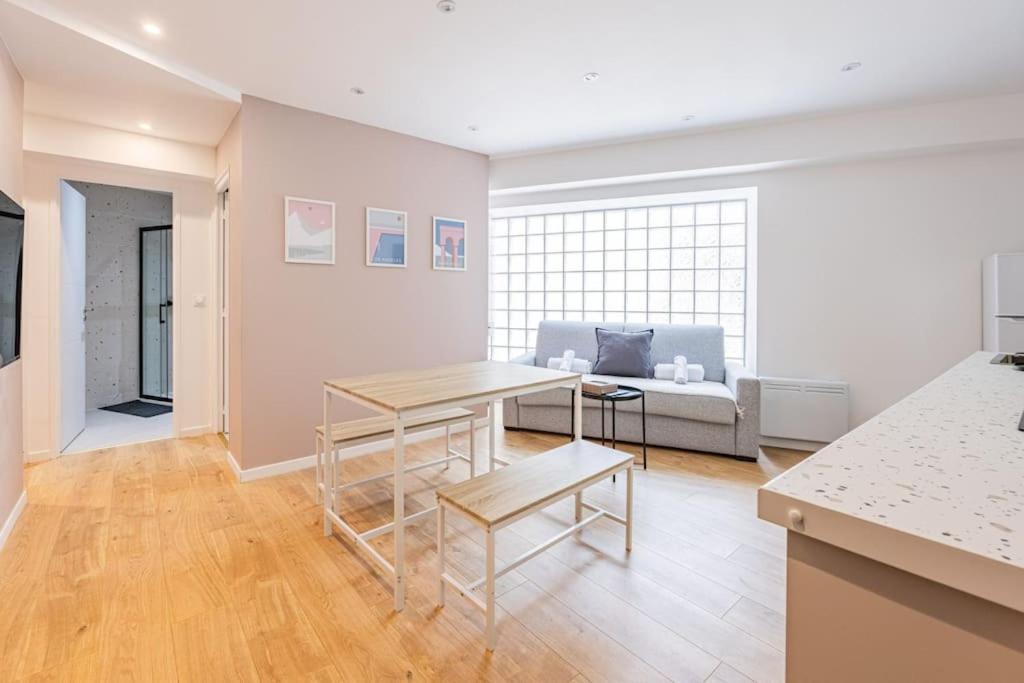 Apartment Charme Parisien 6 Personnes, 2 Chambres, 19eme Paris