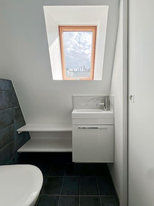 Fully Renovated For 2 Paris