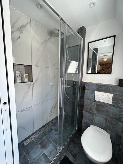 Fully Renovated For 2 Paris