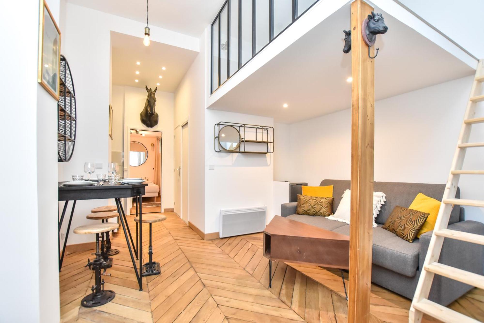 Cozy Nest Just Steps Away From The Lively Nation District Apartment *