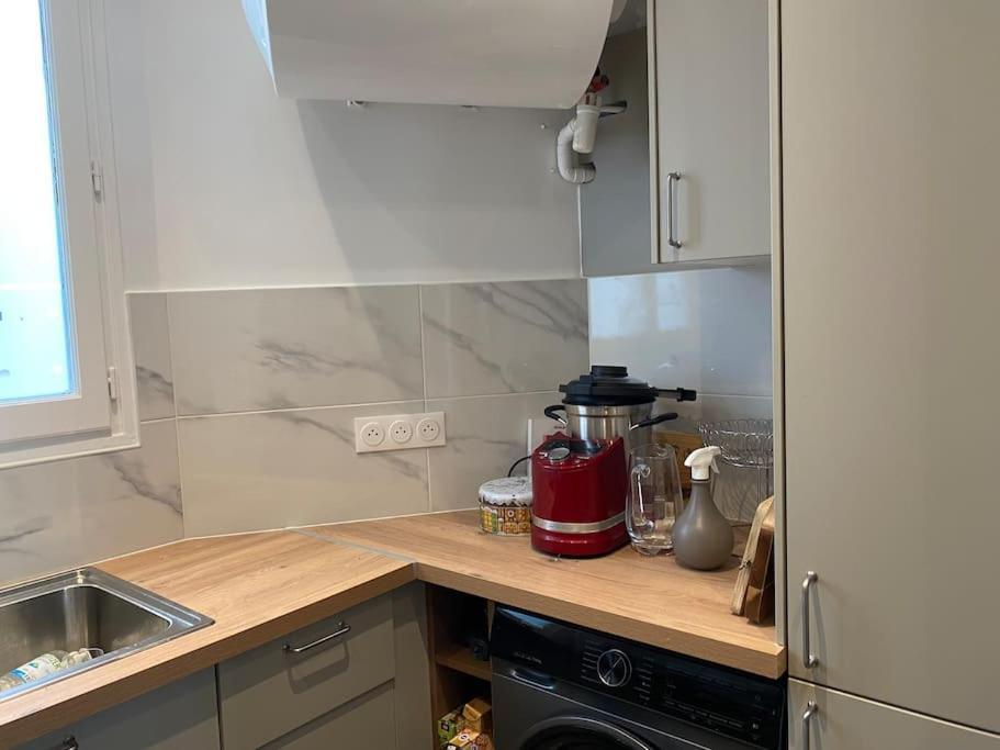 West Livingtrendy Area Spacious 2br Opera Montmartre Apartment Paris