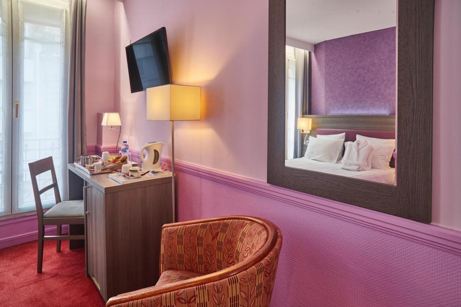 Poussin Hotel