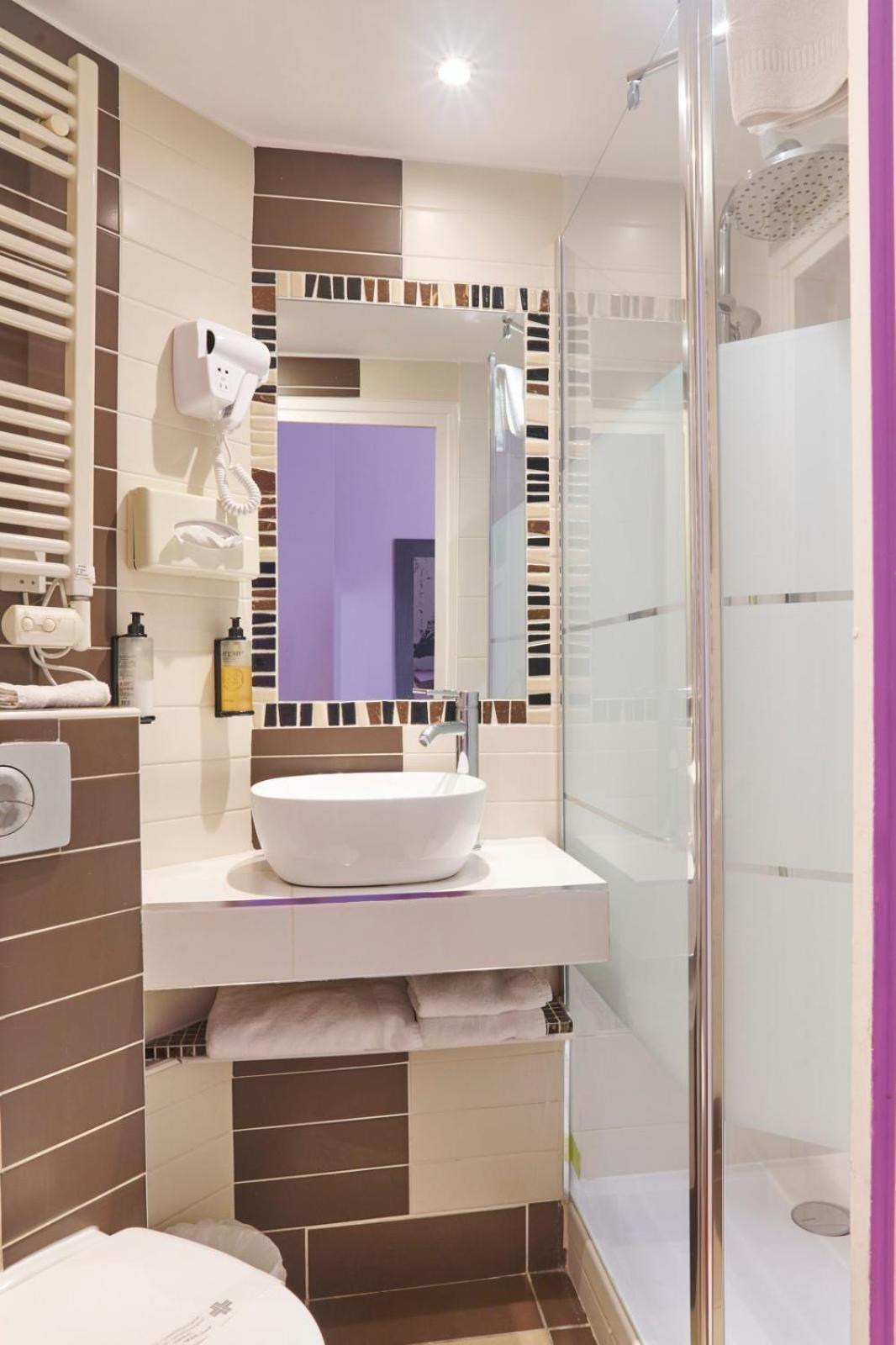 Hotel Poussin Paris