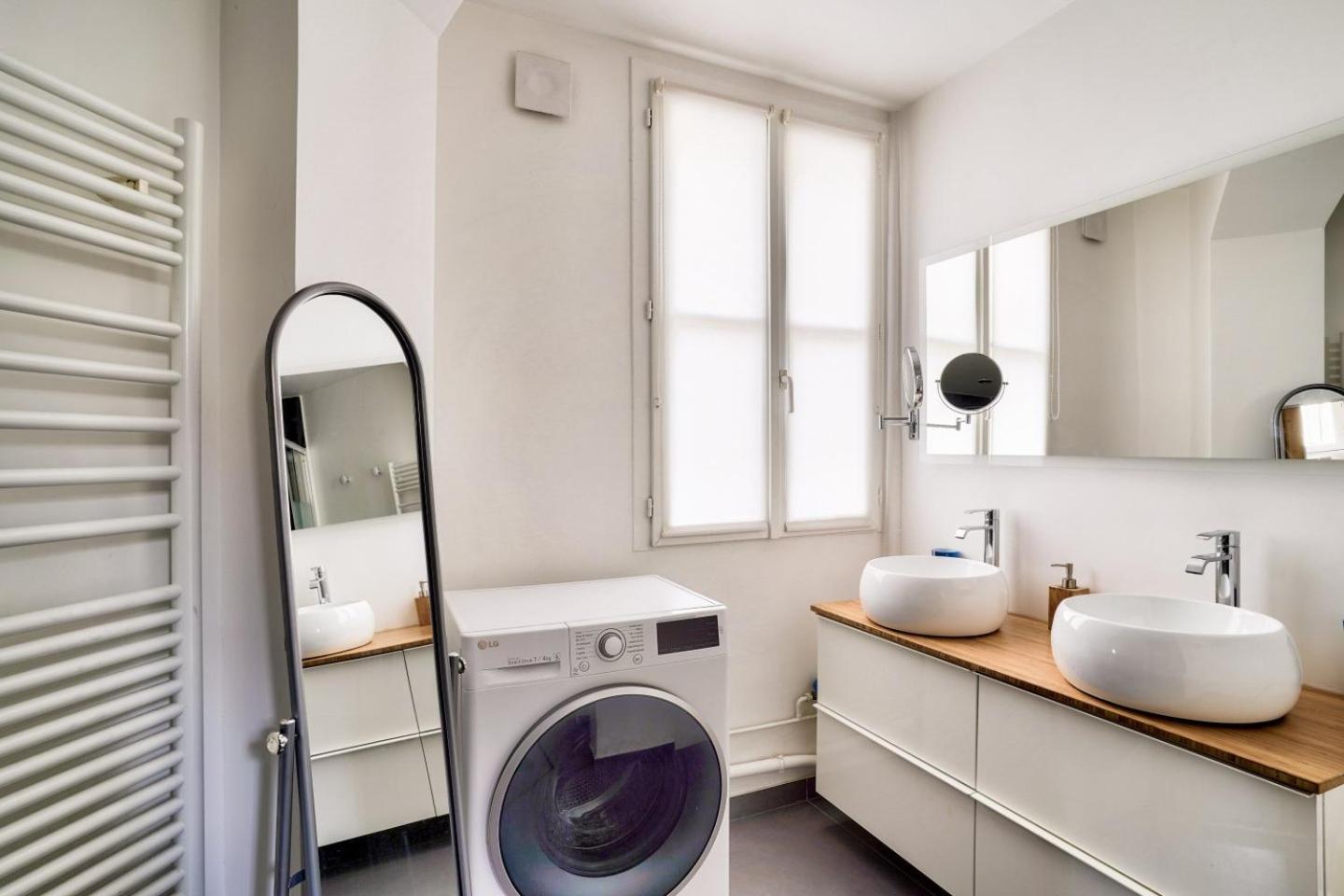 Sublime In The 17th District Apartment Paris