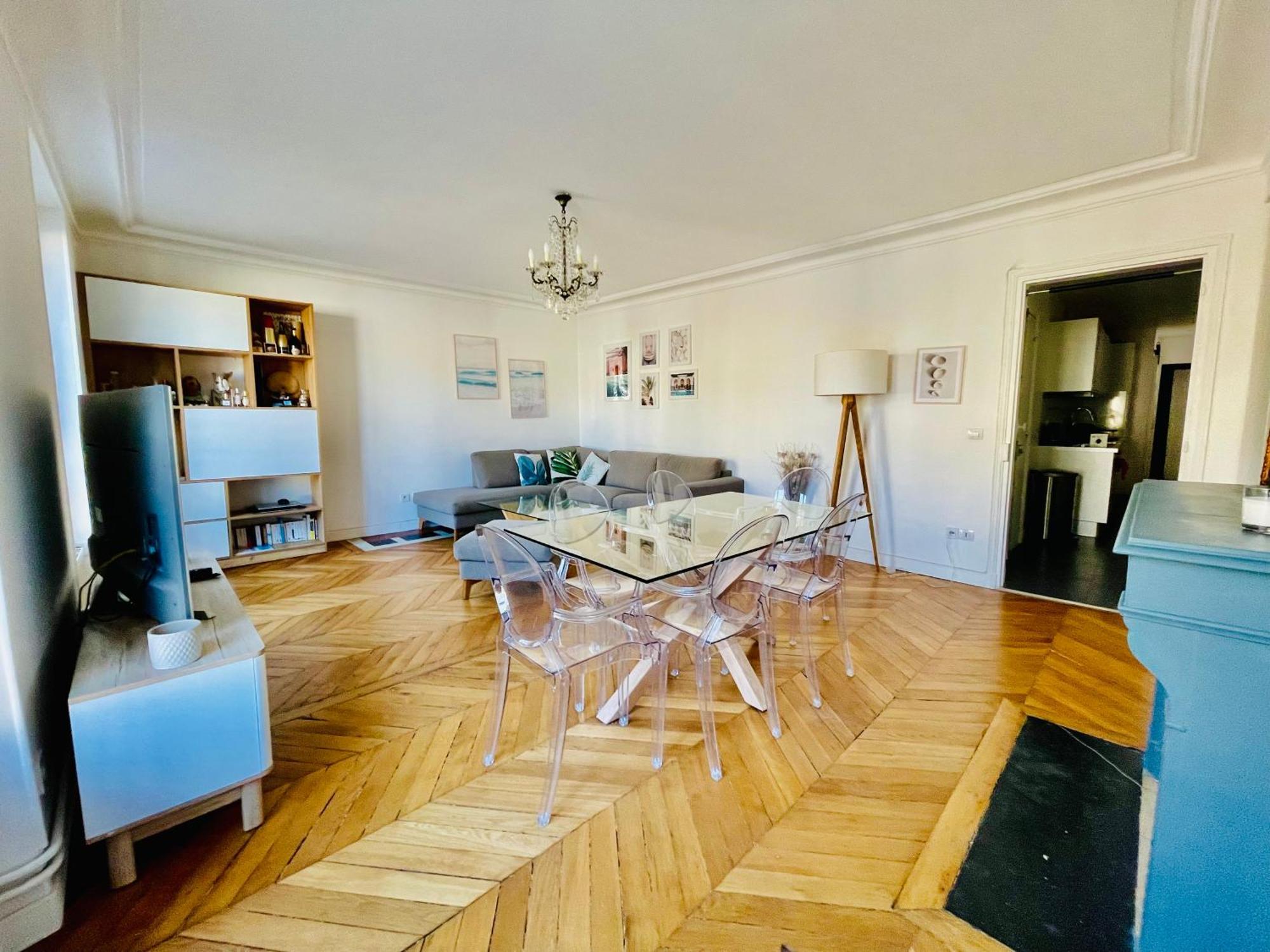 Sublime In The 17th District Apartment Paris
