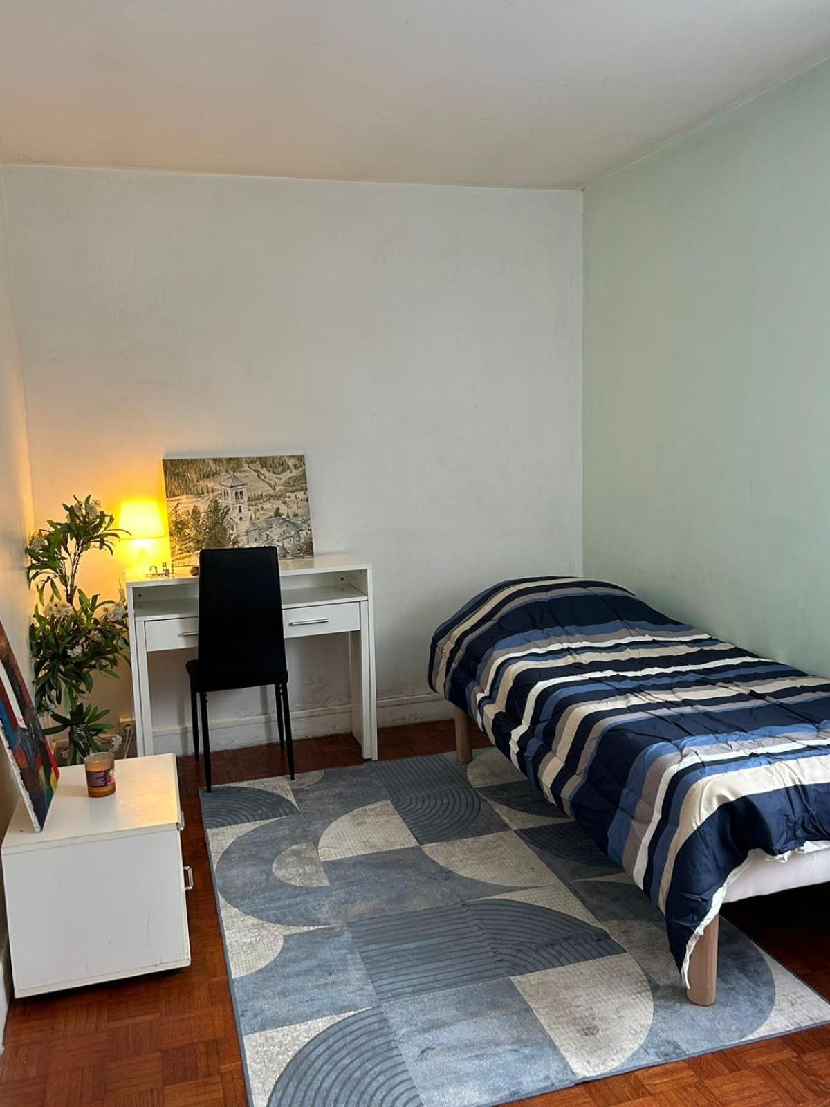 Equipee Et Meublee- Porte Des Lilas Homestay *