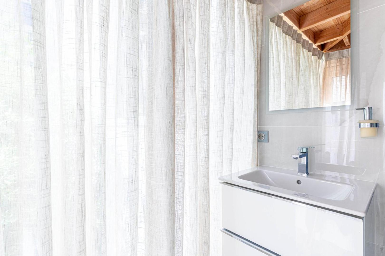 Guestready - Spacieux Apt. Avec Cour Privative Appartement