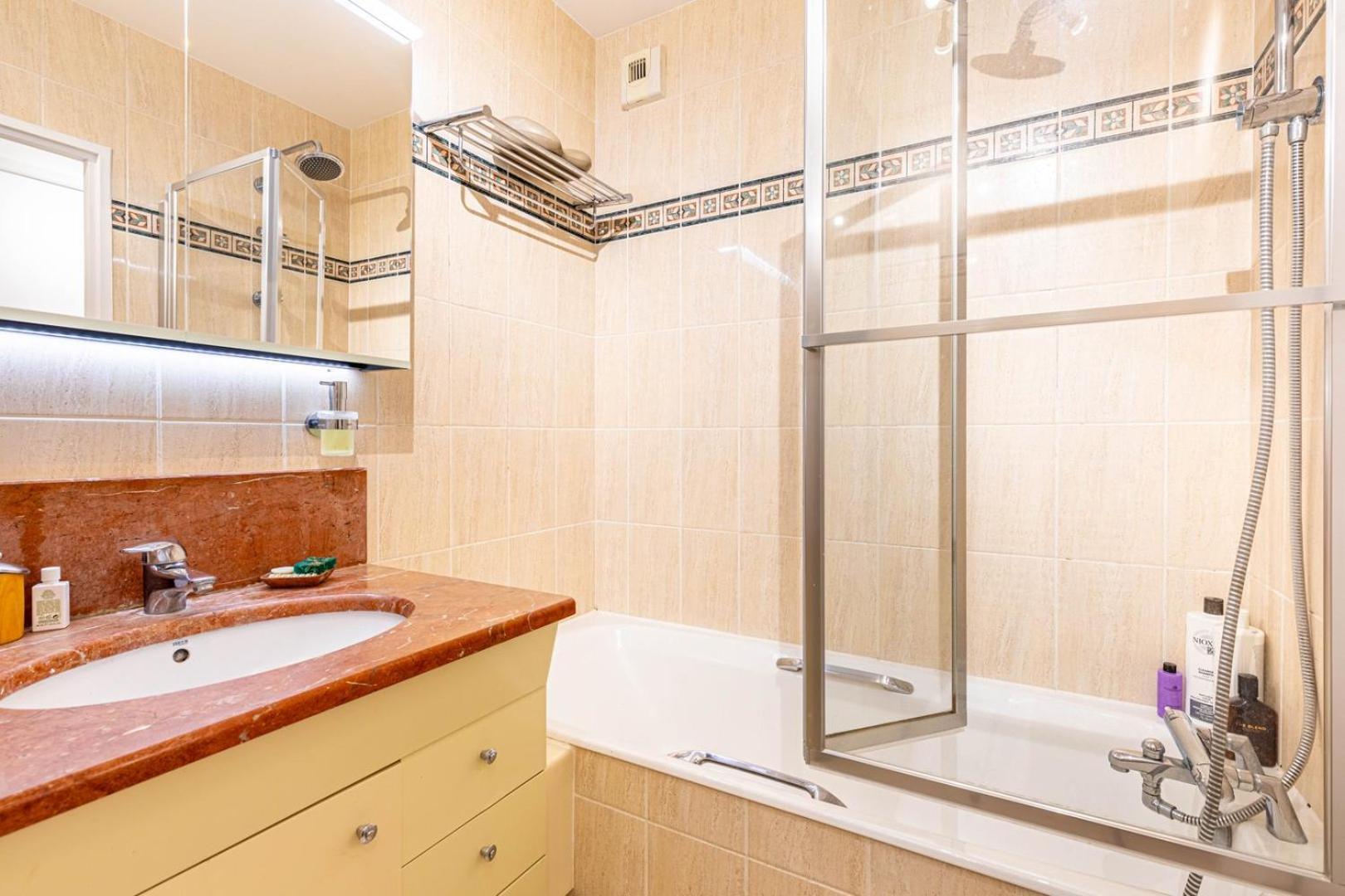 Appartement Guestready - Spacieux Apt. Avec Cour Privative Paris