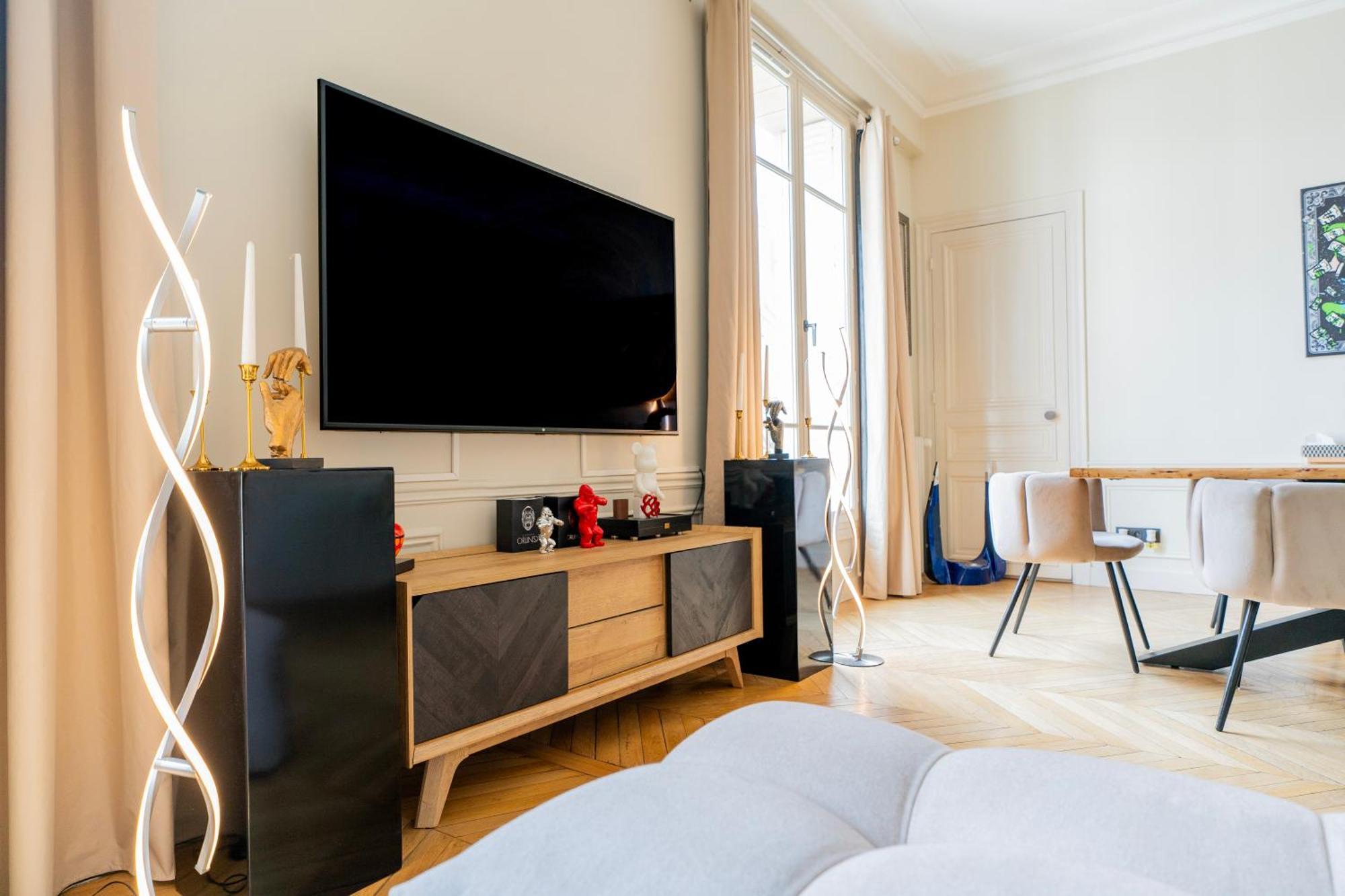 Luxe Arc De Triomphe Apartment Paris