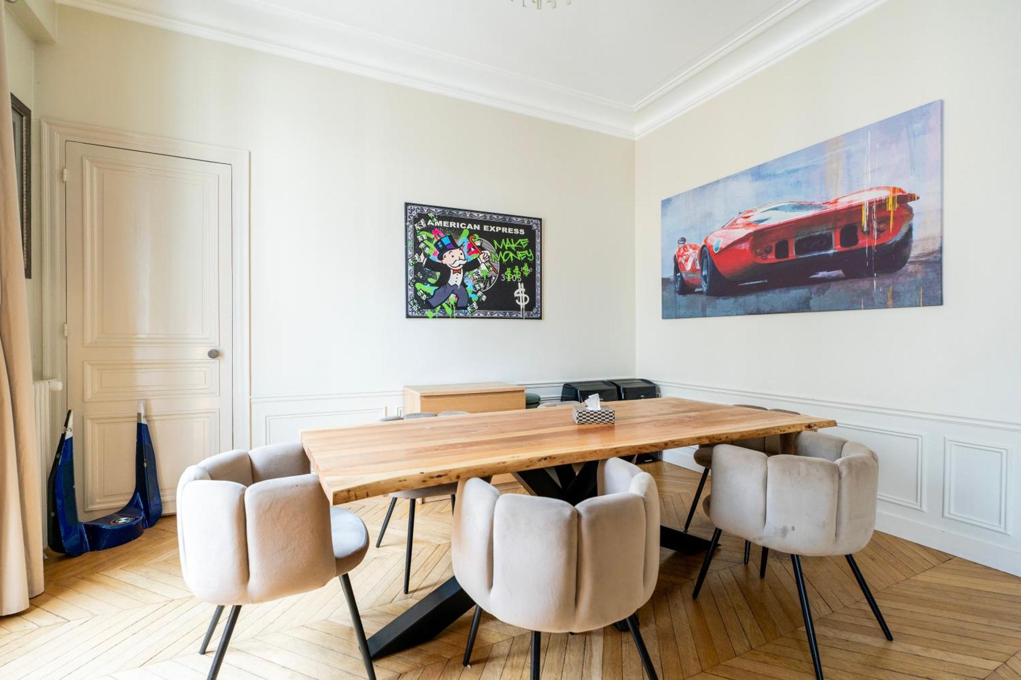 Luxe Arc De Triomphe Apartment Paris
