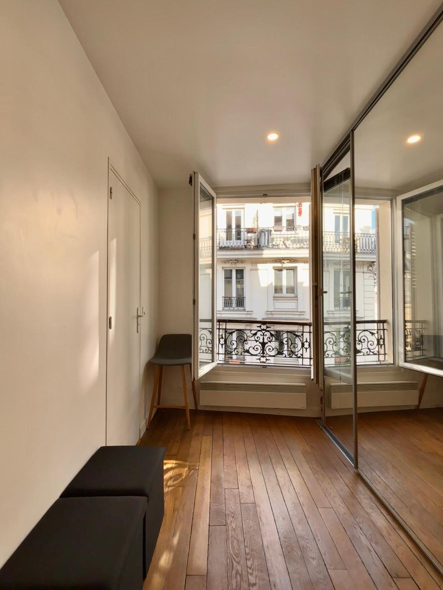 Studio Abbesses Montmartre Paris